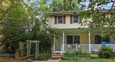 3342 COMMONWEALTH AVE, ALEXANDRIA, Virginia 22305, 2 Bedrooms Bedrooms, 4 Rooms Rooms,1 BathroomBathrooms,Residential,For sale,3342 COMMONWEALTH AVE,VAAX2039682 MLS # VAAX2039682