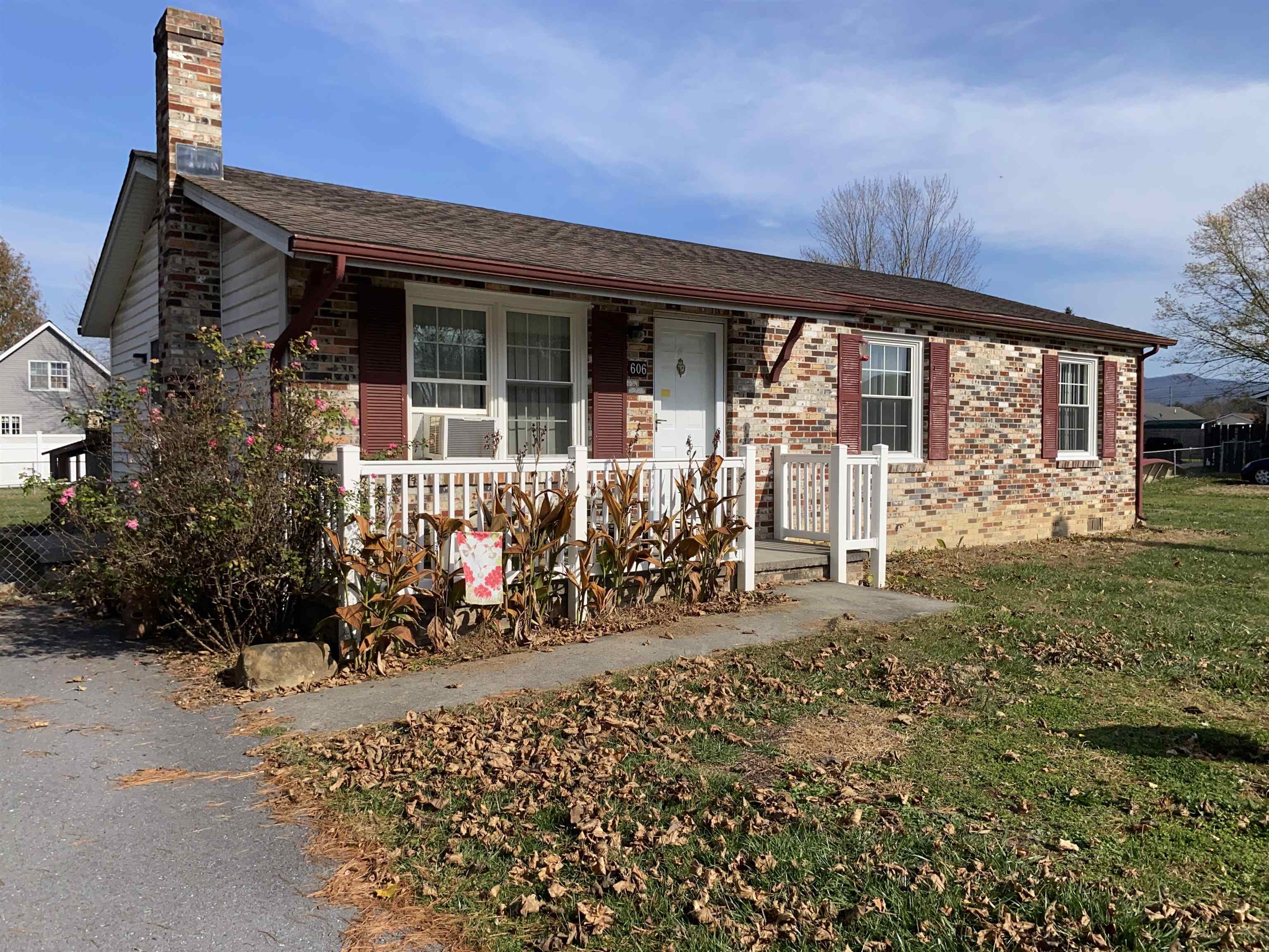 606 13TH ST, GROTTOES, Virginia 24441, 3 Bedrooms Bedrooms, ,1 BathroomBathrooms,Residential,606 13TH ST,658871 MLS # 658871