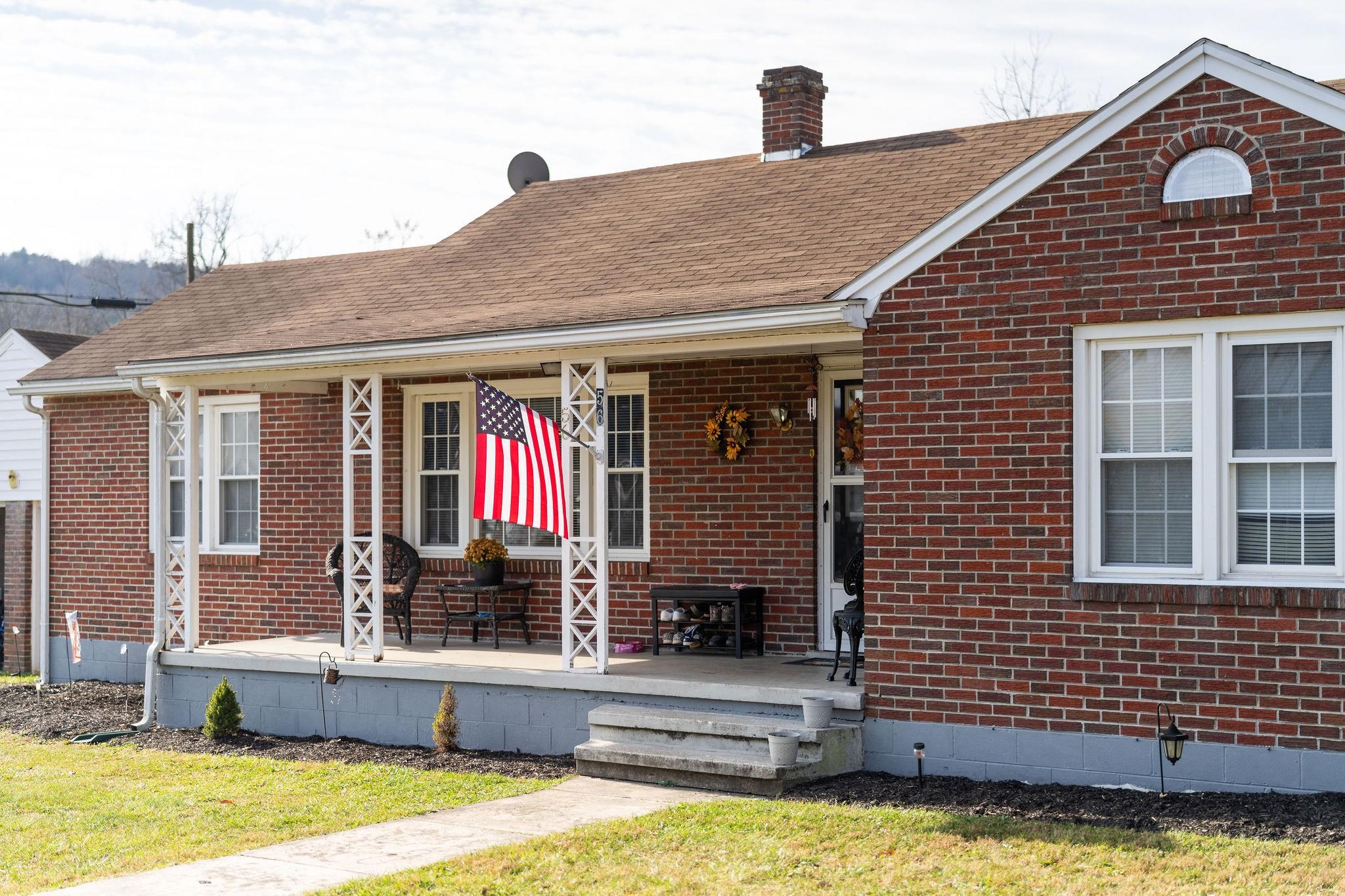 56 N CHURCH ST, CRAIGSVILLE, Virginia 24430, 3 Bedrooms Bedrooms, ,1 BathroomBathrooms,Residential,56 N CHURCH ST,658881 MLS # 658881