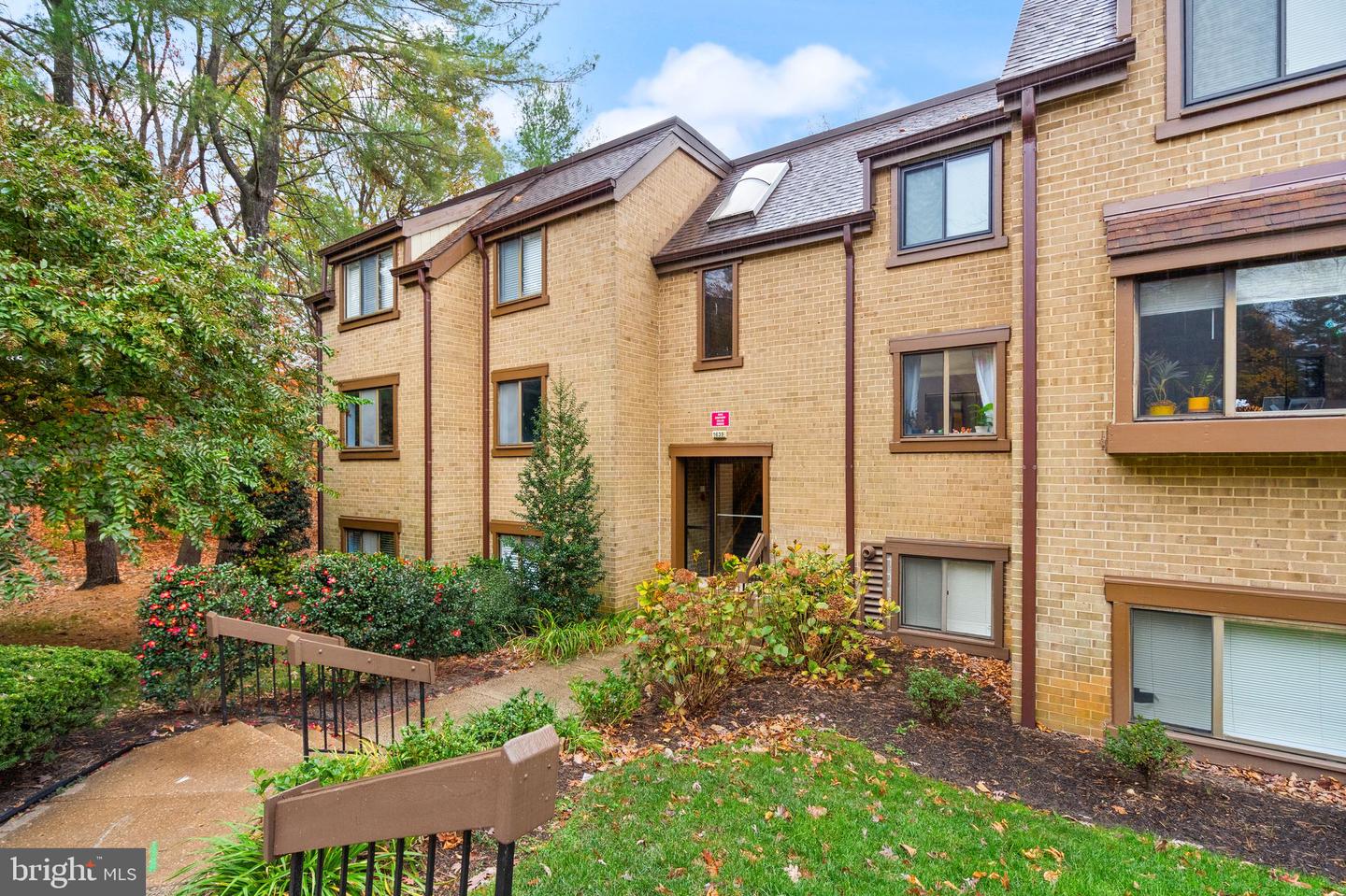 1639 PARKCREST CIR #200, RESTON, Virginia 20190, 2 Bedrooms Bedrooms, ,2 BathroomsBathrooms,Residential,For sale,1639 PARKCREST CIR #200,VAFX2210896 MLS # VAFX2210896