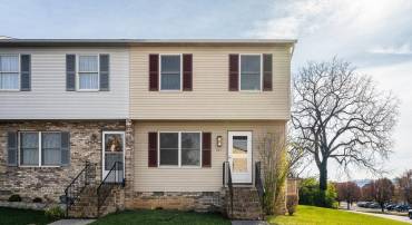 885 VINE ST, HARRISONBURG, Virginia 22802, 3 Bedrooms Bedrooms, ,1 BathroomBathrooms,Residential,885 VINE ST,658897 MLS # 658897