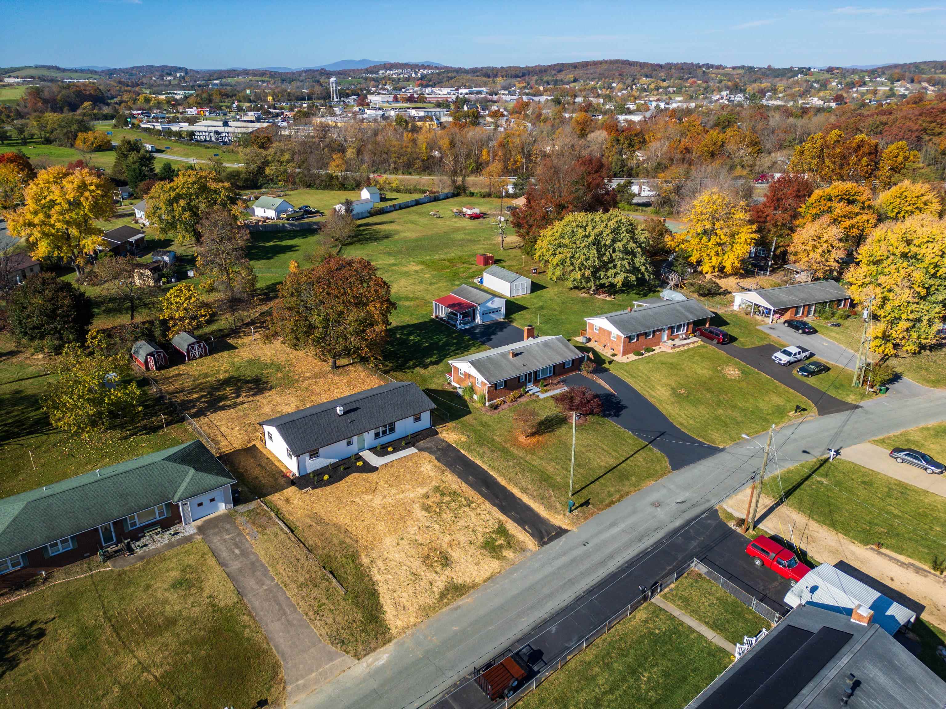 88 HILLSIDE DR, VERONA, Virginia 24482, 3 Bedrooms Bedrooms, ,2 BathroomsBathrooms,Residential,88 HILLSIDE DR,658902 MLS # 658902