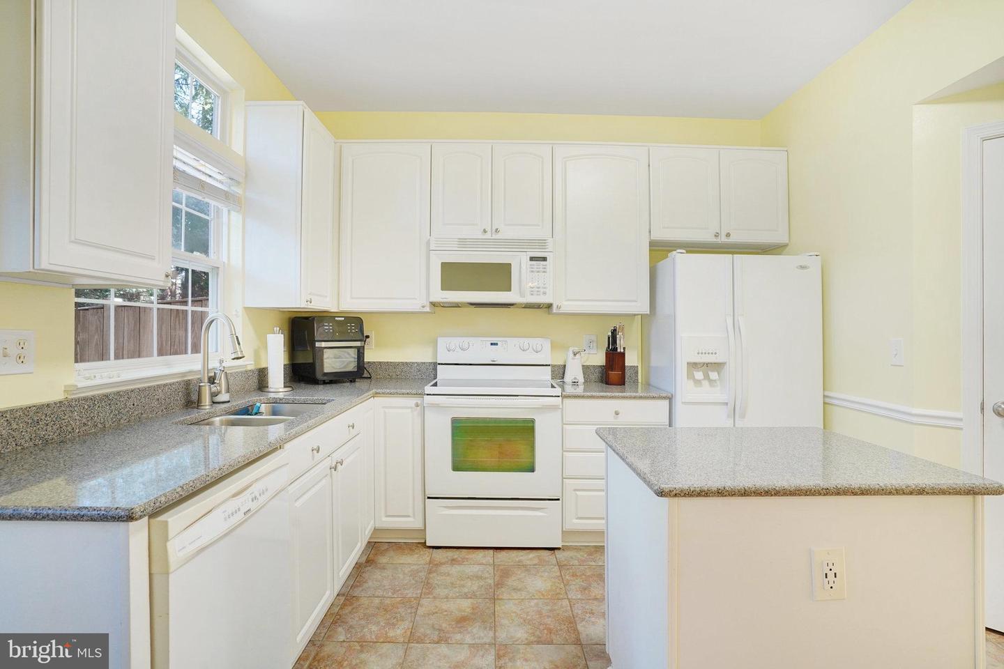 4362 SUTLER HILL SQ, FAIRFAX, Virginia 22033, 2 Bedrooms Bedrooms, ,2 BathroomsBathrooms,Residential,For sale,4362 SUTLER HILL SQ,VAFX2210294 MLS # VAFX2210294