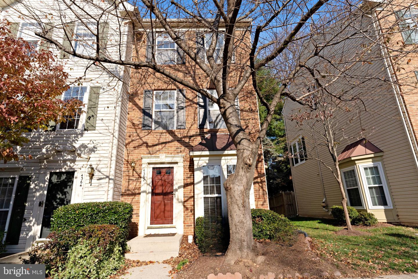 4362 SUTLER HILL SQ, FAIRFAX, Virginia 22033, 2 Bedrooms Bedrooms, ,2 BathroomsBathrooms,Residential,For sale,4362 SUTLER HILL SQ,VAFX2210294 MLS # VAFX2210294