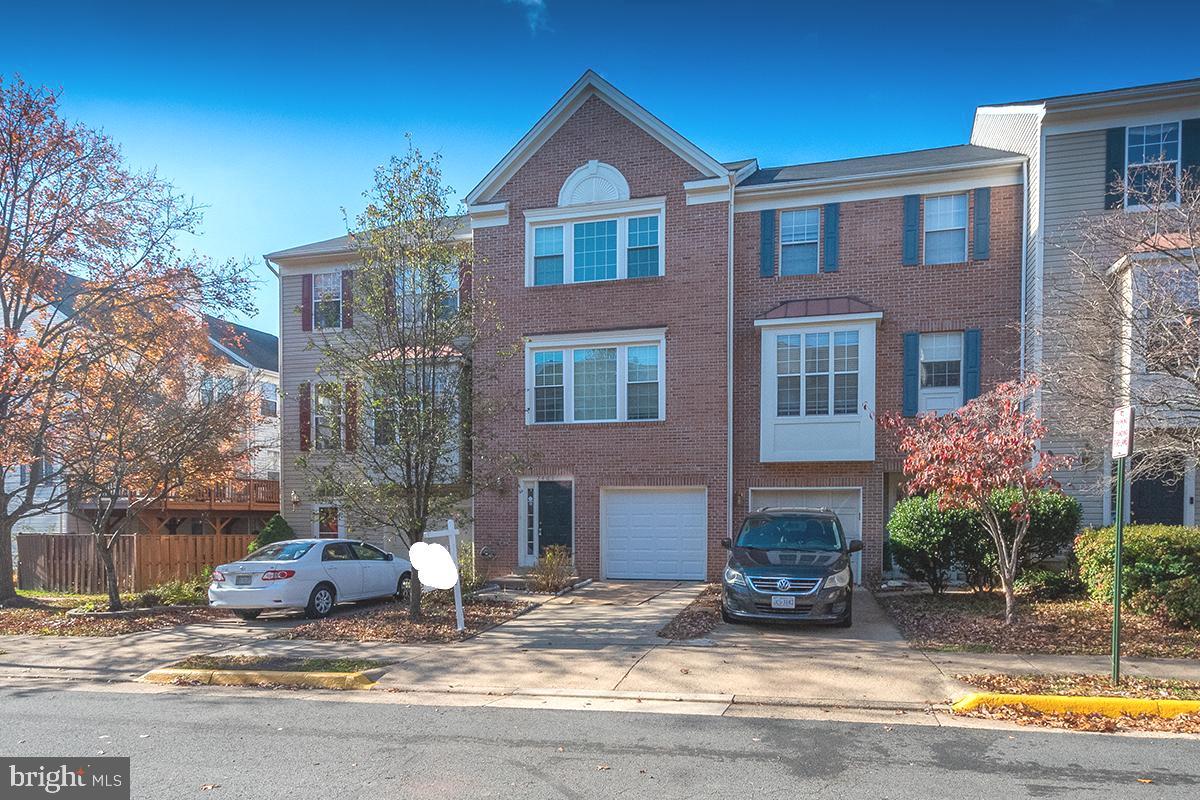 2461 CLOVER FIELD CIR, HERNDON, Virginia 20171, 3 Bedrooms Bedrooms, ,2 BathroomsBathrooms,Residential,For sale,2461 CLOVER FIELD CIR,VAFX2210862 MLS # VAFX2210862