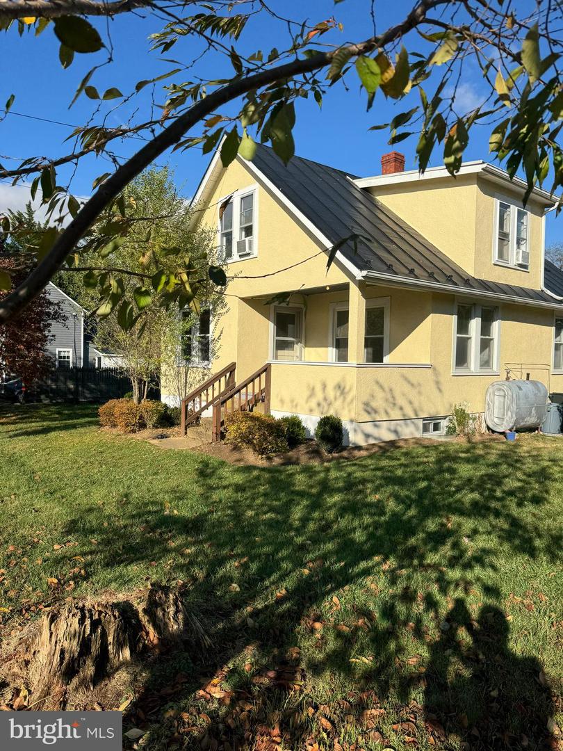 221 E G ST, PURCELLVILLE, Virginia 20132, 4 Bedrooms Bedrooms, ,2 BathroomsBathrooms,Residential,For sale,221 E G ST,VALO2083964 MLS # VALO2083964