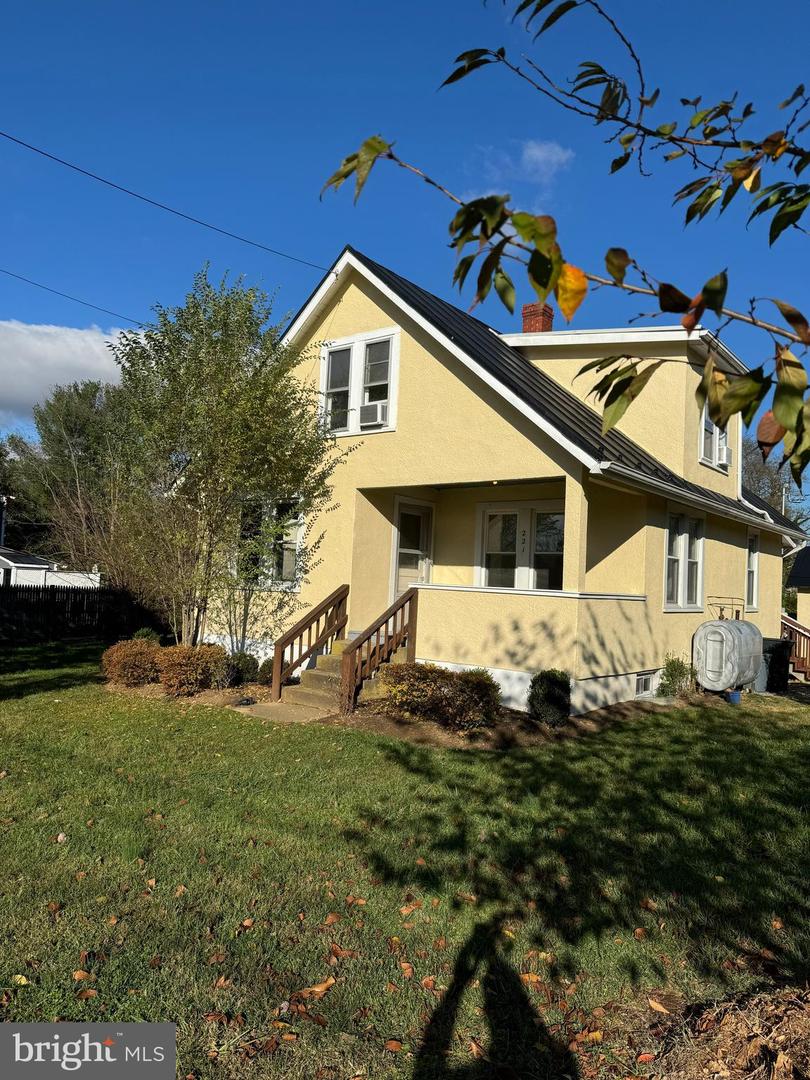 221 E G ST, PURCELLVILLE, Virginia 20132, 4 Bedrooms Bedrooms, ,2 BathroomsBathrooms,Residential,For sale,221 E G ST,VALO2083964 MLS # VALO2083964