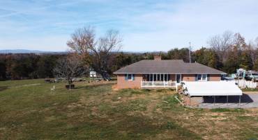 242 BALSLEY RD, STAUNTON, Virginia 24401, 3 Bedrooms Bedrooms, ,1 BathroomBathrooms,Residential,For sale,242 BALSLEY RD,658903 MLS # 658903