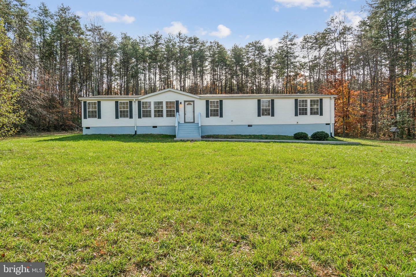 7211 LAKEWOOD LN, SPOTSYLVANIA, Virginia 22553, 4 Bedrooms Bedrooms, ,2 BathroomsBathrooms,Residential,For sale,7211 LAKEWOOD LN,VASP2029240 MLS # VASP2029240