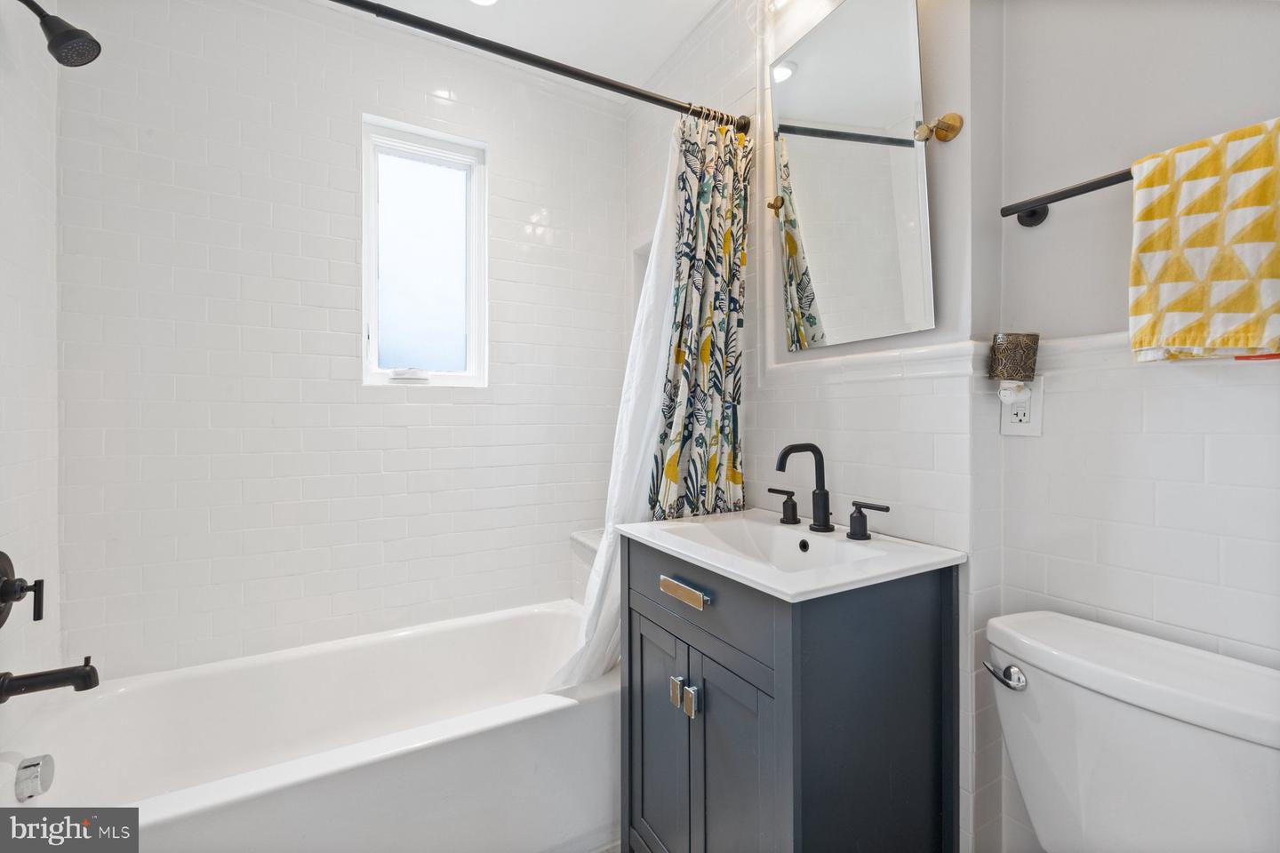 3009 FULTON ST, ALEXANDRIA, Virginia 22305, 2 Bedrooms Bedrooms, ,2 BathroomsBathrooms,Residential,For sale,3009 FULTON ST,VAAX2039684 MLS # VAAX2039684