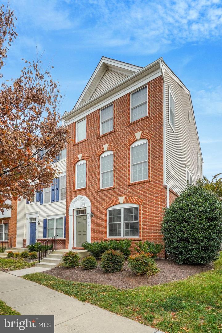 25148 MONTEITH TER, CHANTILLY, Virginia 20152, 4 Bedrooms Bedrooms, ,3 BathroomsBathrooms,Residential,For sale,25148 MONTEITH TER,VALO2083968 MLS # VALO2083968