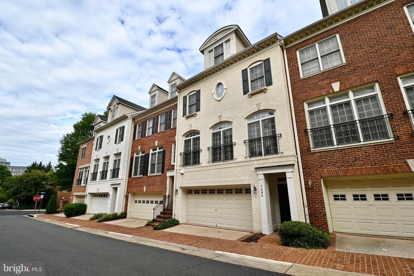 7404 SENECA RIDGE DR, MCLEAN, Virginia 22102, 3 Bedrooms Bedrooms, ,2 BathroomsBathrooms,Residential,For sale,7404 SENECA RIDGE DR,VAFX2205744 MLS # VAFX2205744