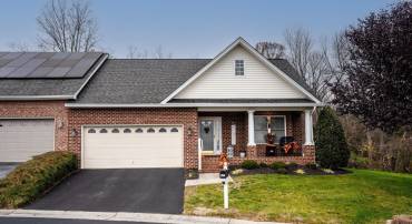 527 HICKORY GROVE CIR, HARRISONBURG, Virginia 22801, 2 Bedrooms Bedrooms, ,2 BathroomsBathrooms,Residential,527 HICKORY GROVE CIR,658937 MLS # 658937