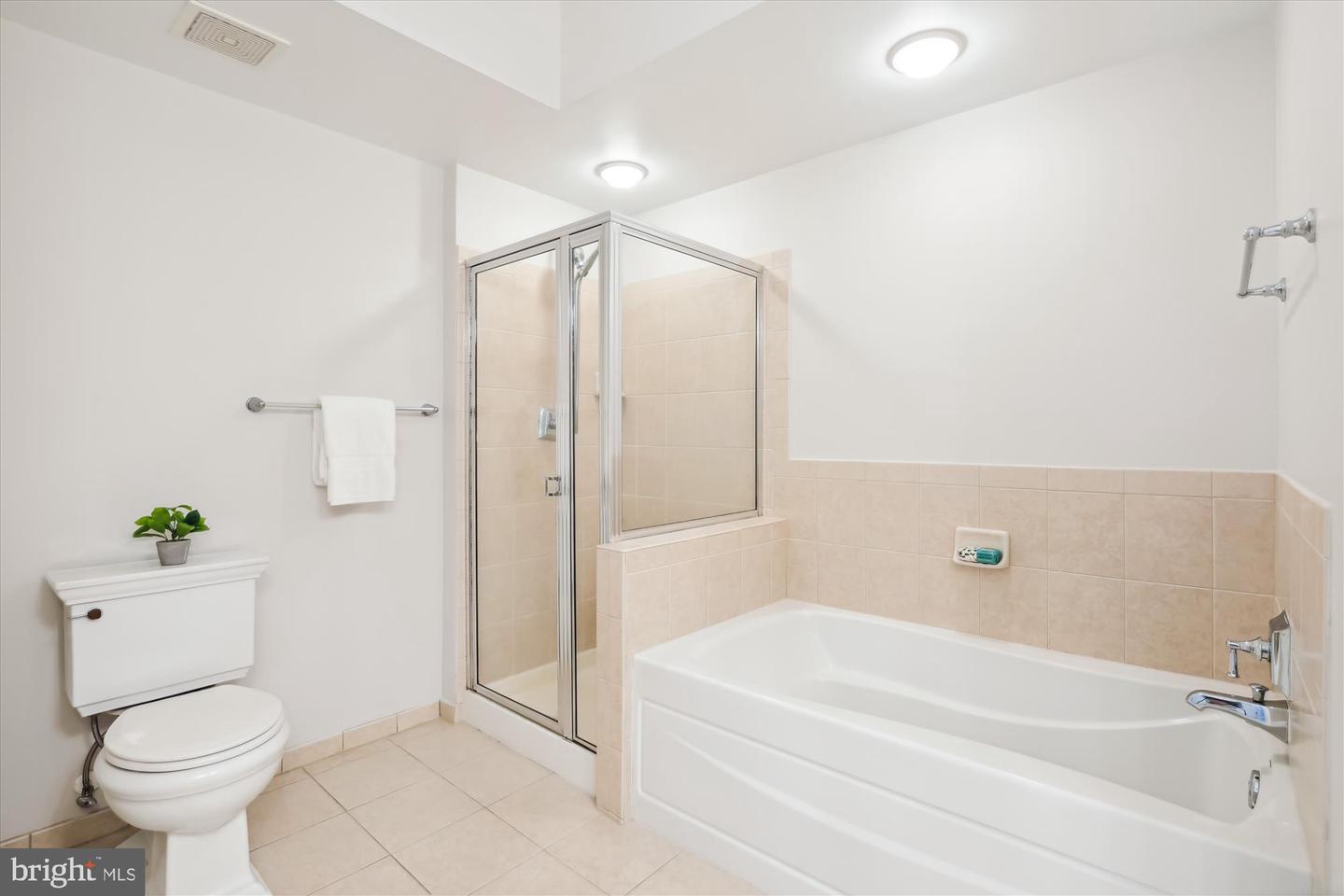 1115 CAMERON ST #111, ALEXANDRIA, Virginia 22314, 2 Bedrooms Bedrooms, ,2 BathroomsBathrooms,Residential,For sale,1115 CAMERON ST #111,VAAX2039290 MLS # VAAX2039290