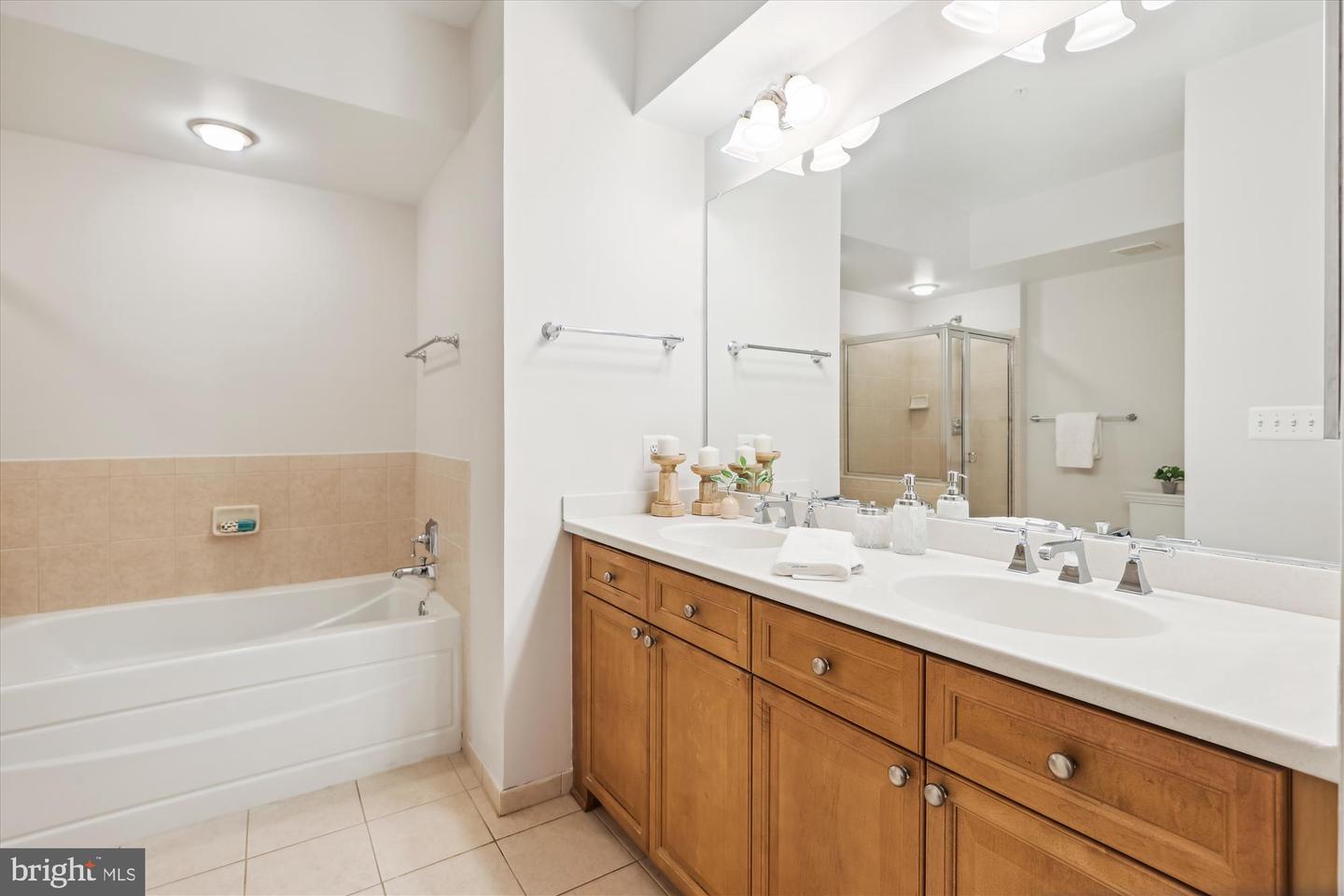 1115 CAMERON ST #111, ALEXANDRIA, Virginia 22314, 2 Bedrooms Bedrooms, ,2 BathroomsBathrooms,Residential,For sale,1115 CAMERON ST #111,VAAX2039290 MLS # VAAX2039290