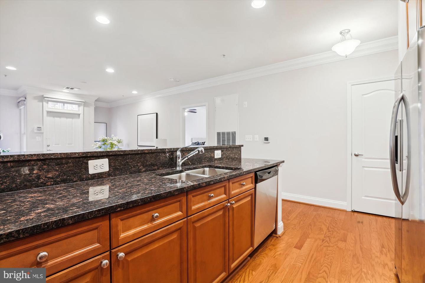 1115 CAMERON ST #111, ALEXANDRIA, Virginia 22314, 2 Bedrooms Bedrooms, ,2 BathroomsBathrooms,Residential,For sale,1115 CAMERON ST #111,VAAX2039290 MLS # VAAX2039290