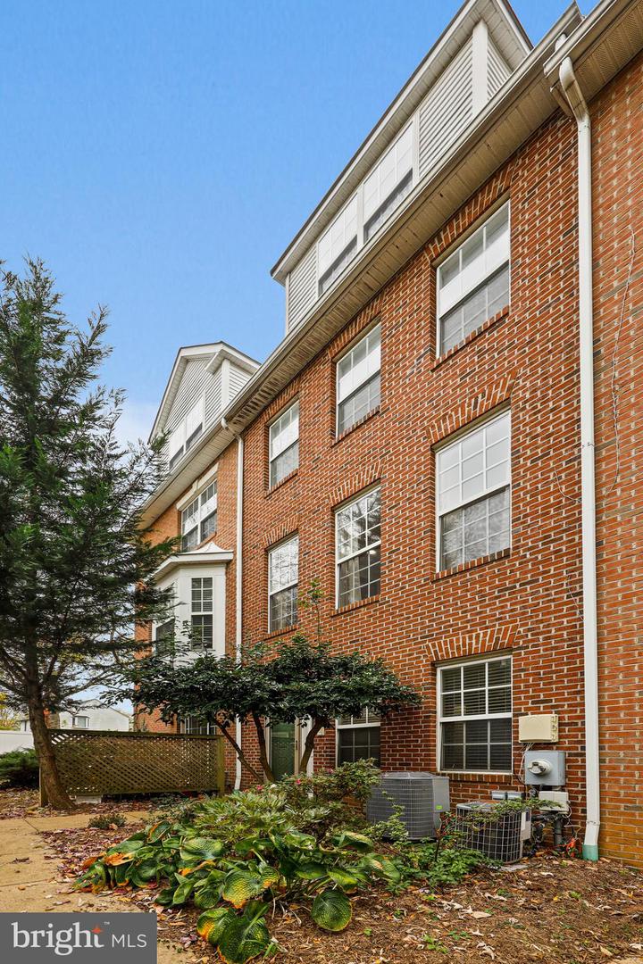 2320 LANGSTON BLVD, ARLINGTON, Virginia 22201, 4 Bedrooms Bedrooms, ,3 BathroomsBathrooms,Residential,For sale,2320 LANGSTON BLVD,VAAR2050364 MLS # VAAR2050364