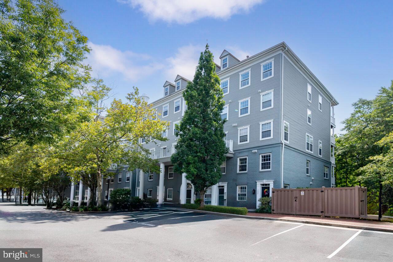 1424 ROUNDHOUSE LN #85, ALEXANDRIA, Virginia 22314, 2 Bedrooms Bedrooms, ,2 BathroomsBathrooms,Residential,For sale,1424 ROUNDHOUSE LN #85,VAAX2039398 MLS # VAAX2039398