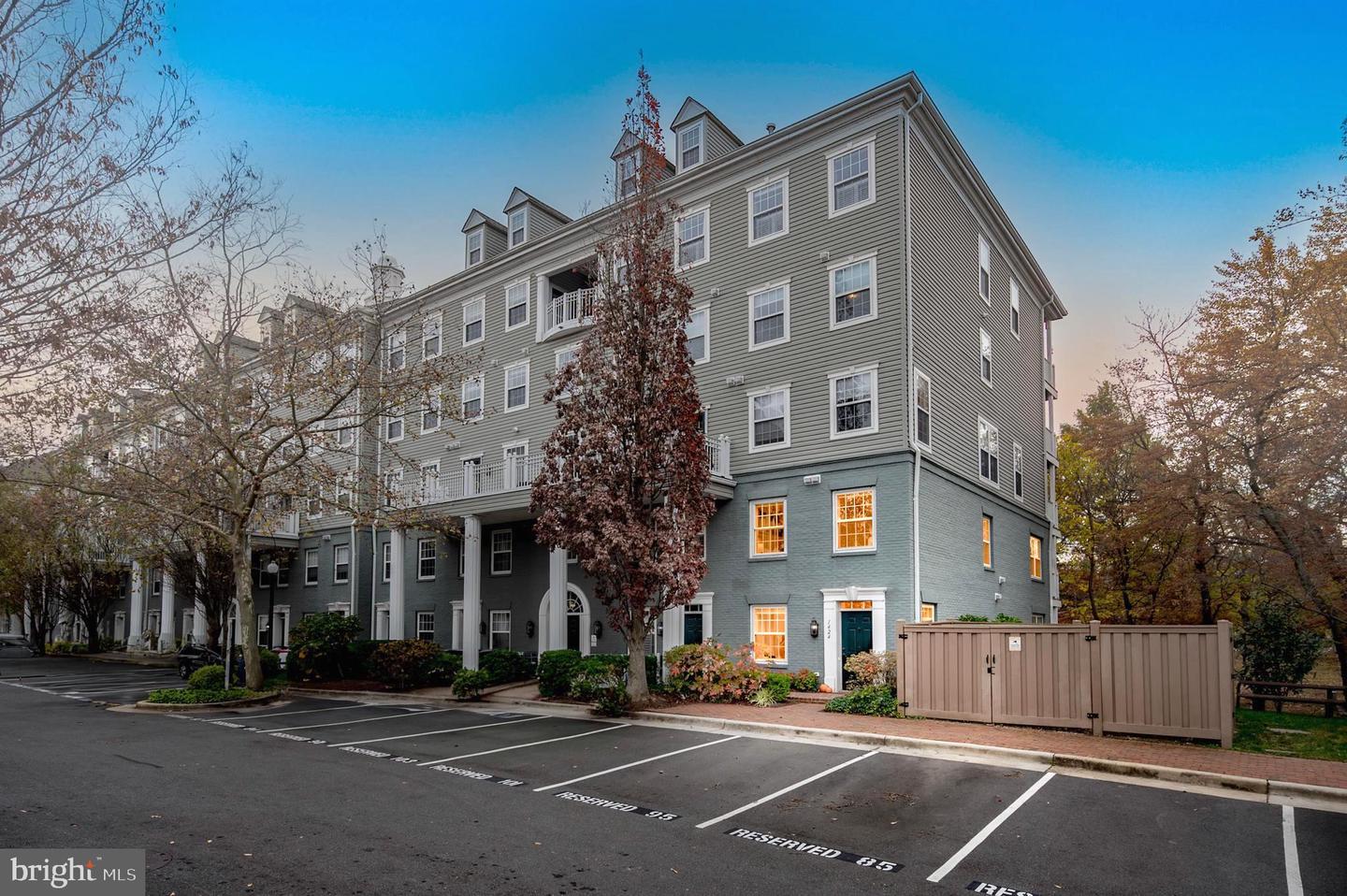 1424 ROUNDHOUSE LN #85, ALEXANDRIA, Virginia 22314, 2 Bedrooms Bedrooms, ,2 BathroomsBathrooms,Residential,For sale,1424 ROUNDHOUSE LN #85,VAAX2039398 MLS # VAAX2039398