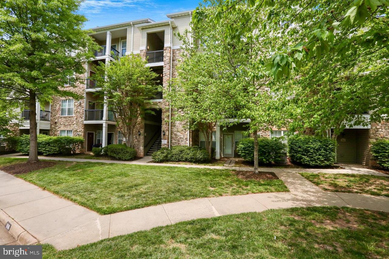 5142-UNIT M BRITTNEY ELYSE CIR #M, CENTREVILLE, Virginia 20120, 2 Bedrooms Bedrooms, ,2 BathroomsBathrooms,Residential,For sale,5142-UNIT M BRITTNEY ELYSE CIR #M,VAFX2211314 MLS # VAFX2211314