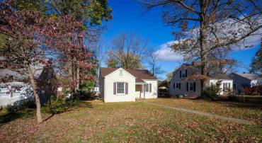 317 JAMES AVE, WAYNESBORO, Virginia 22980, 2 Bedrooms Bedrooms, ,1 BathroomBathrooms,Residential,317 JAMES AVE,658586 MLS # 658586