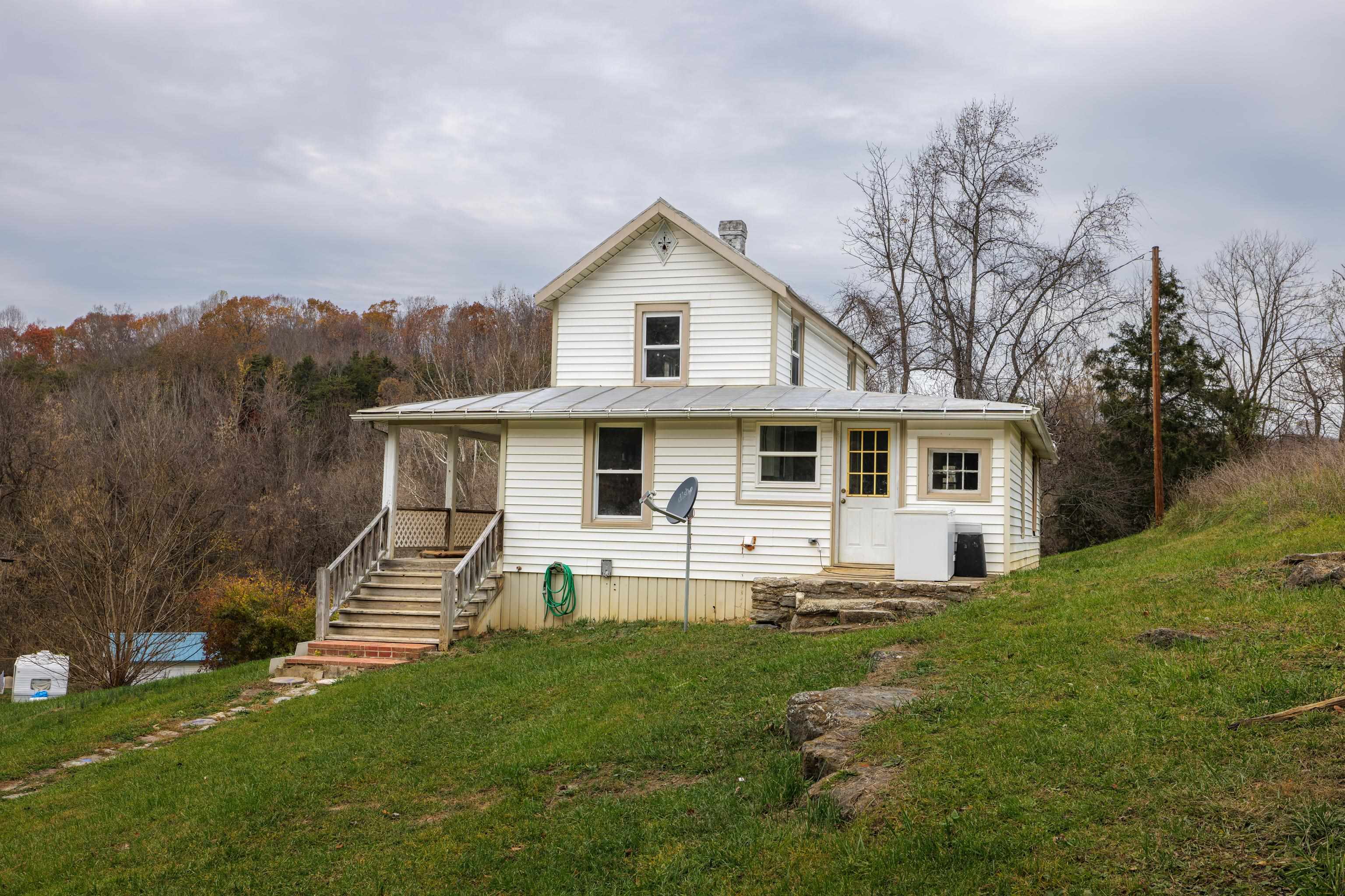 8143 S LEE HWY, BUCHANAN, Virginia 24066, 2 Bedrooms Bedrooms, ,1 BathroomBathrooms,Residential,8143 S LEE HWY,658941 MLS # 658941