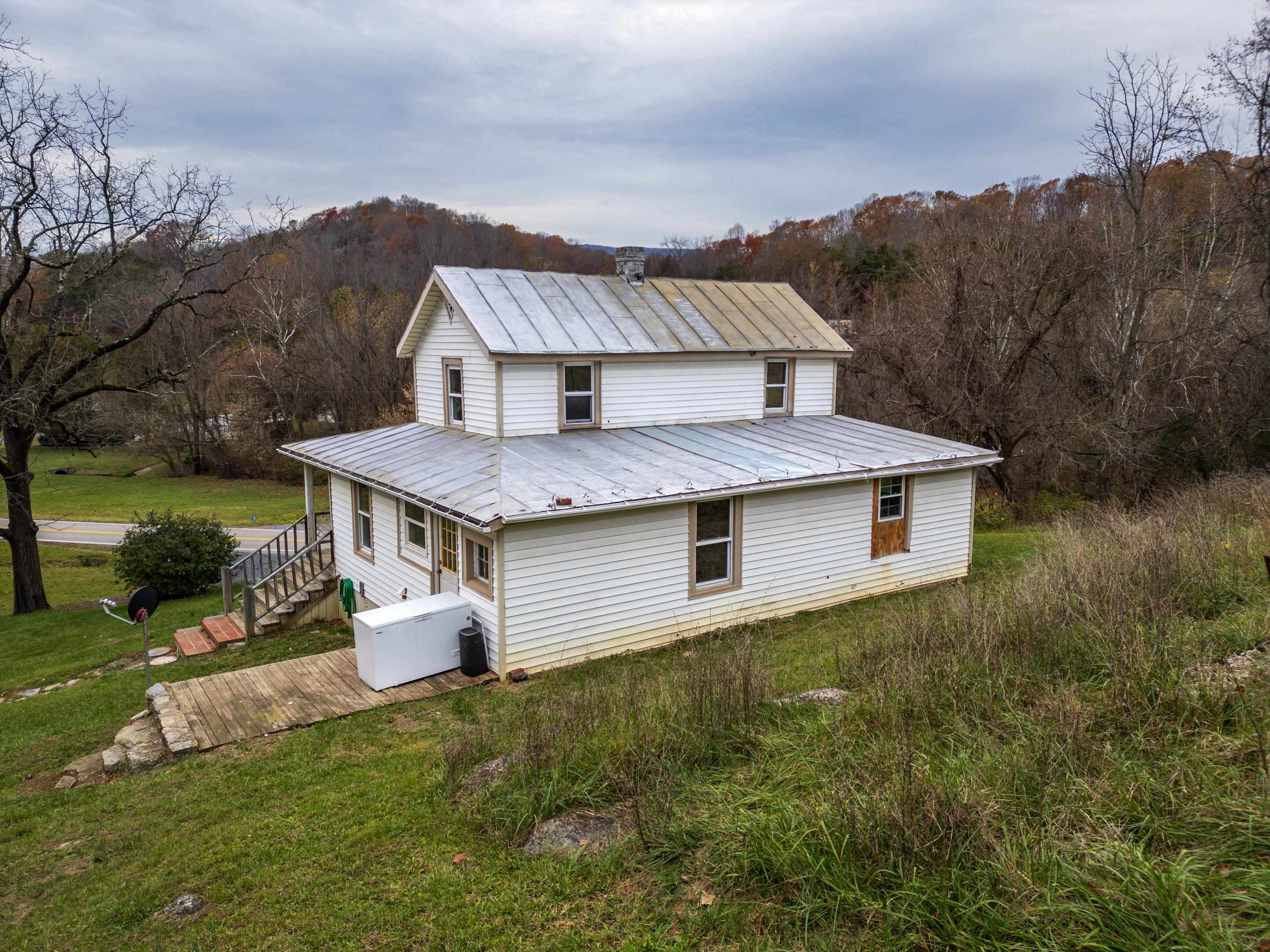 8143 S LEE HWY, BUCHANAN, Virginia 24066, 2 Bedrooms Bedrooms, ,1 BathroomBathrooms,Residential,8143 S LEE HWY,658941 MLS # 658941