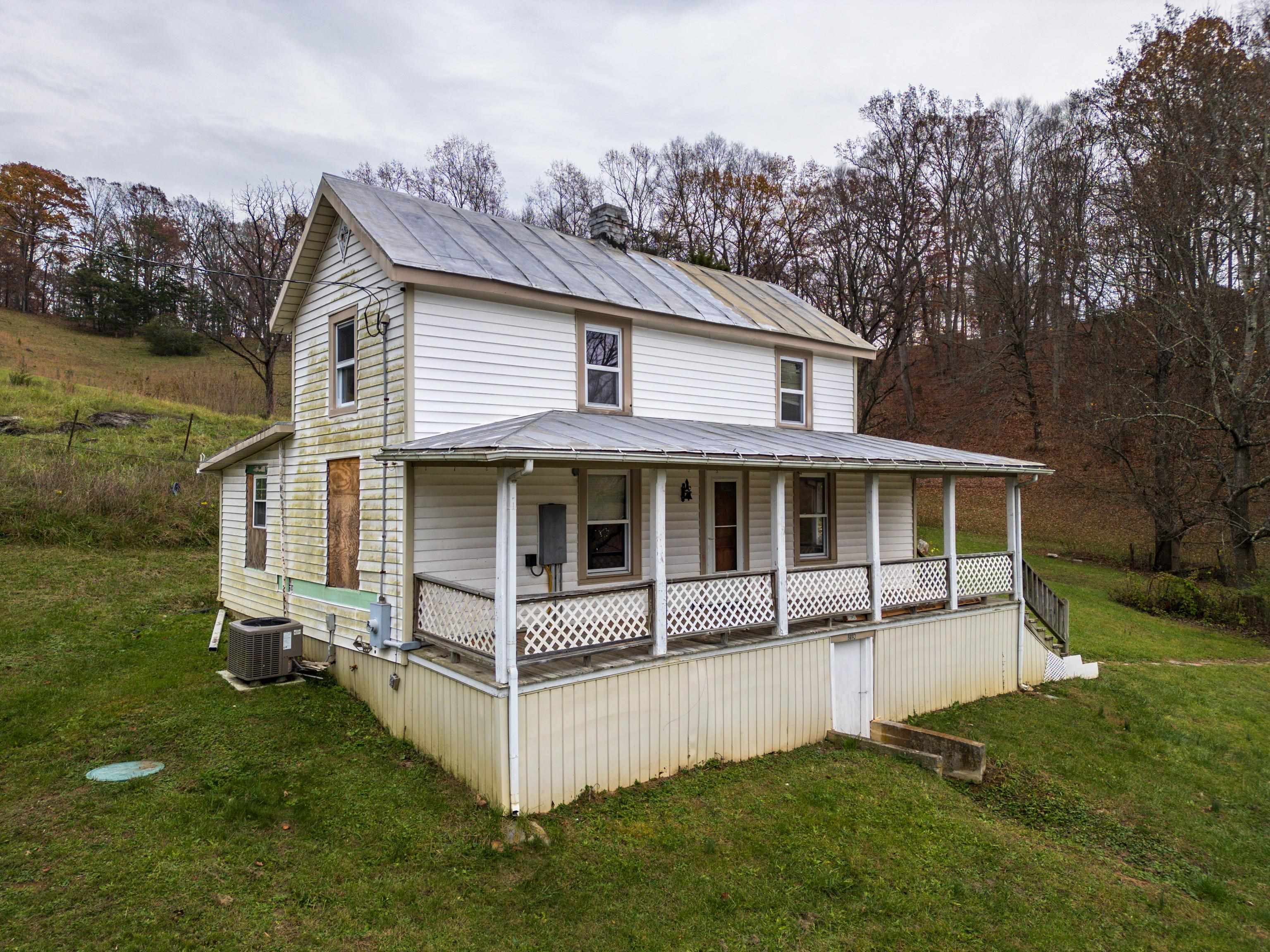 8143 S LEE HWY, BUCHANAN, Virginia 24066, 2 Bedrooms Bedrooms, ,1 BathroomBathrooms,Residential,8143 S LEE HWY,658941 MLS # 658941