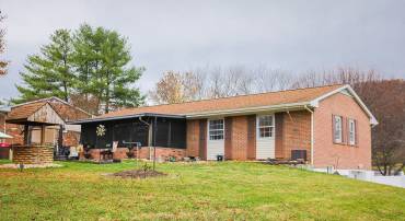 35 AUGUSTA CT, WAYNESBORO, Virginia 22980, 4 Bedrooms Bedrooms, ,3 BathroomsBathrooms,Residential,35 AUGUSTA CT,658949 MLS # 658949