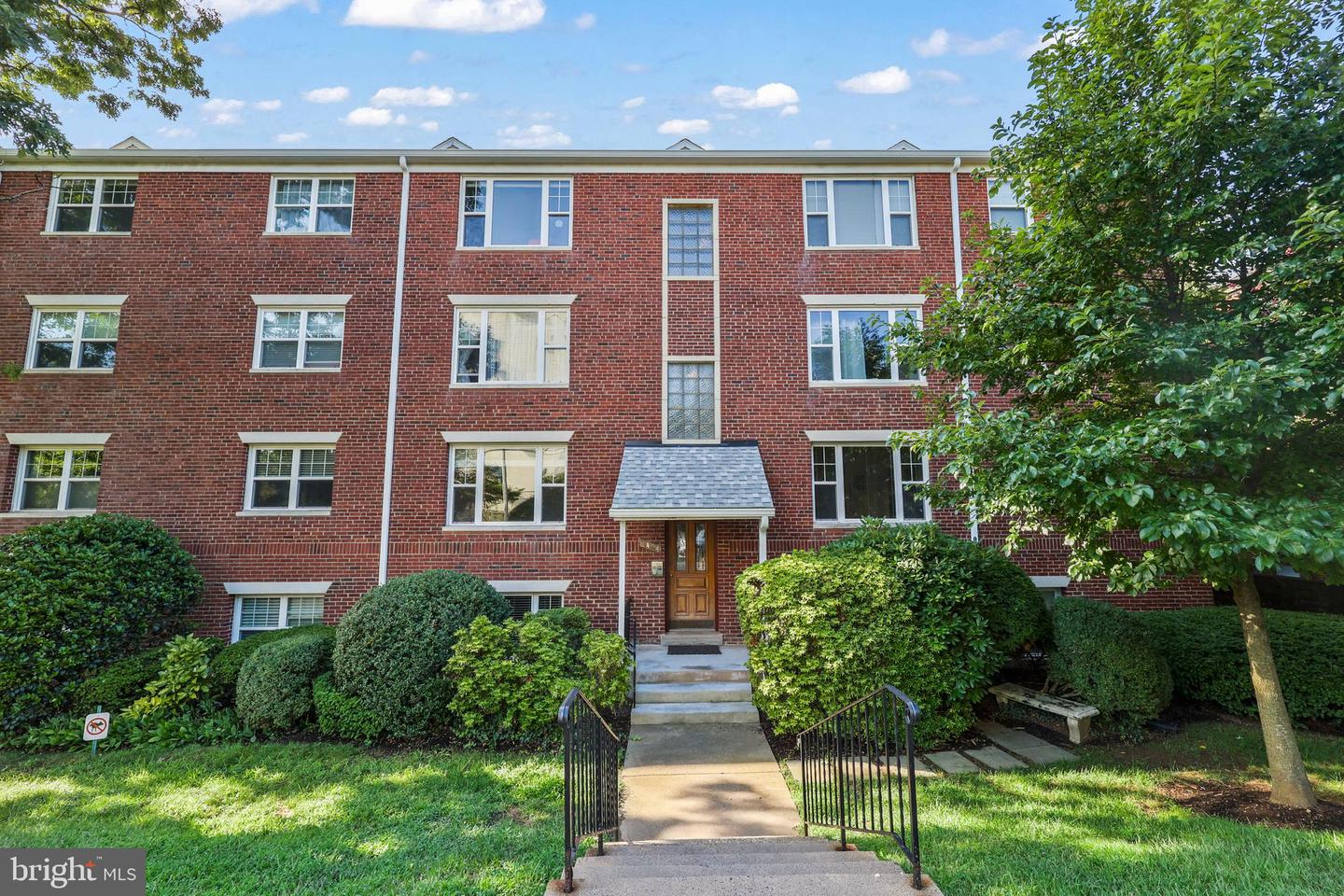 1404 12TH ST N #24, ARLINGTON, Virginia 22209, 2 Bedrooms Bedrooms, ,1 BathroomBathrooms,Residential,For sale,1404 12TH ST N #24,VAAR2050076 MLS # VAAR2050076