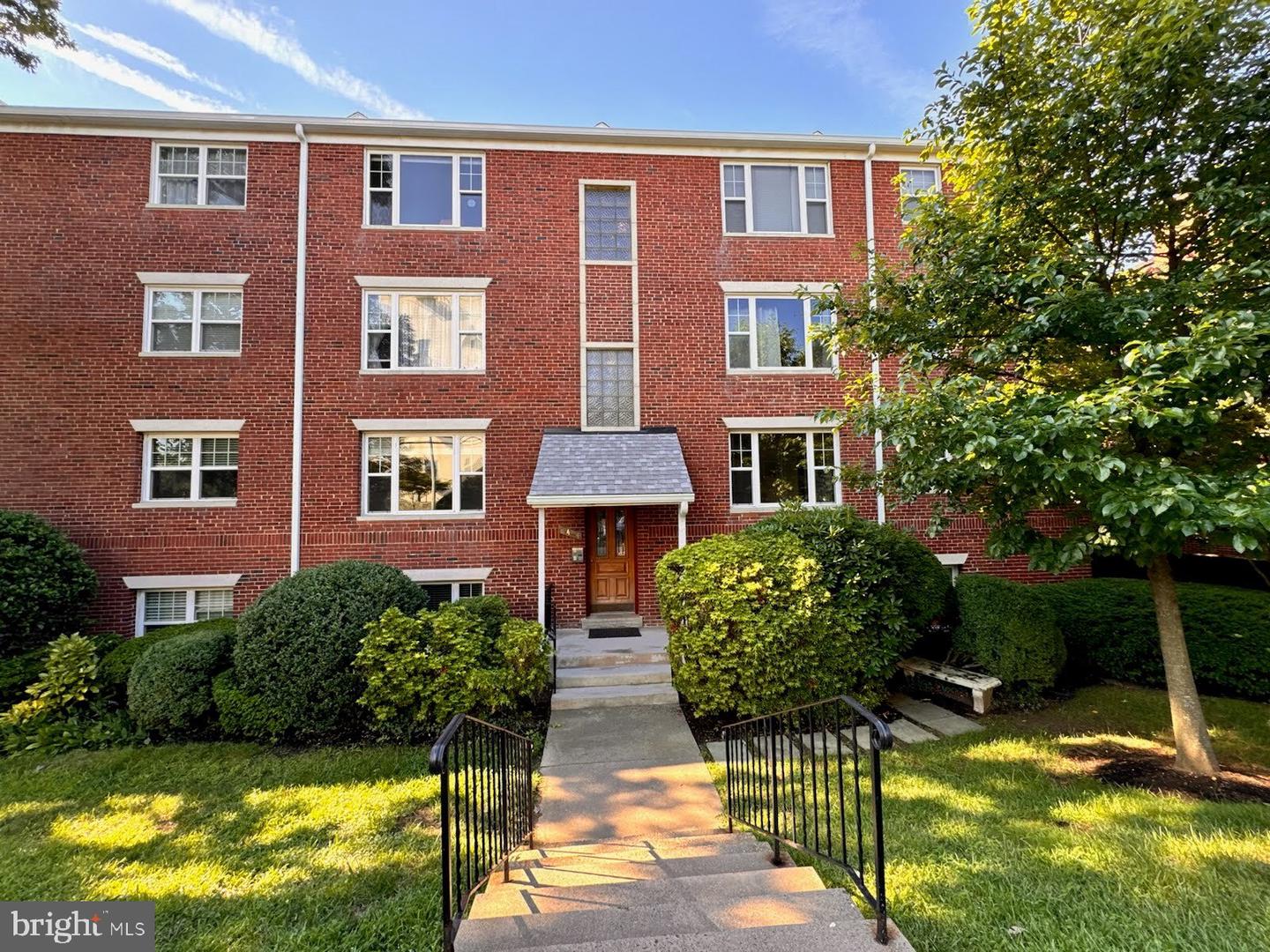 1404 12TH ST N #24, ARLINGTON, Virginia 22209, 2 Bedrooms Bedrooms, ,1 BathroomBathrooms,Residential,For sale,1404 12TH ST N #24,VAAR2050076 MLS # VAAR2050076