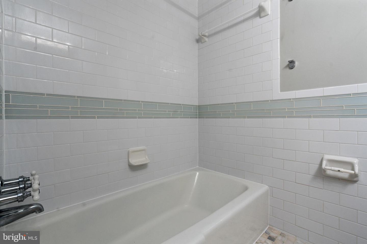 5340 HOLMES RUN PKWY #612, ALEXANDRIA, Virginia 22304, 1 Bedroom Bedrooms, 2 Rooms Rooms,1 BathroomBathrooms,Residential,For sale,5340 HOLMES RUN PKWY #612,VAAX2039704 MLS # VAAX2039704