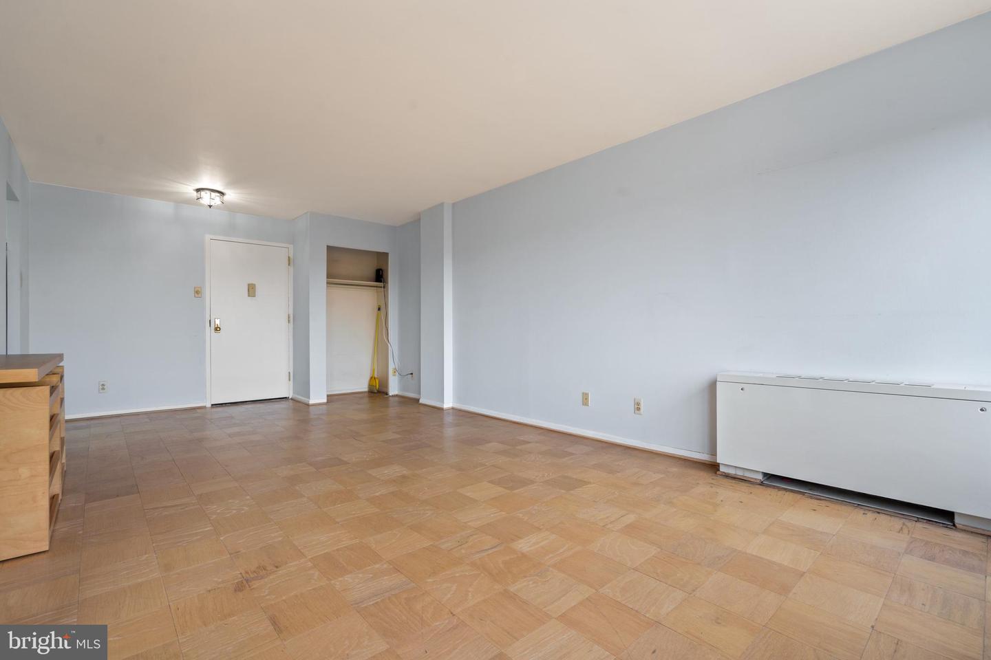 5340 HOLMES RUN PKWY #612, ALEXANDRIA, Virginia 22304, 1 Bedroom Bedrooms, 2 Rooms Rooms,1 BathroomBathrooms,Residential,For sale,5340 HOLMES RUN PKWY #612,VAAX2039704 MLS # VAAX2039704