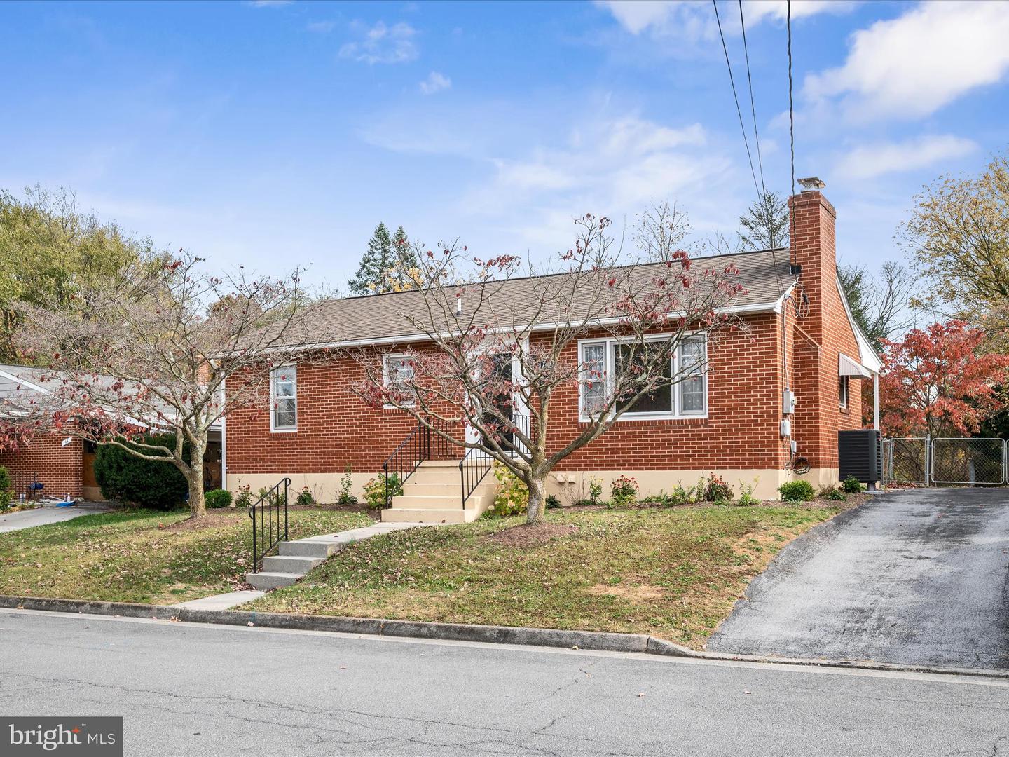 140 WOOD AVE, WINCHESTER, Virginia 22601, 3 Bedrooms Bedrooms, ,2 BathroomsBathrooms,Residential,For sale,140 WOOD AVE,VAWI2006682 MLS # VAWI2006682