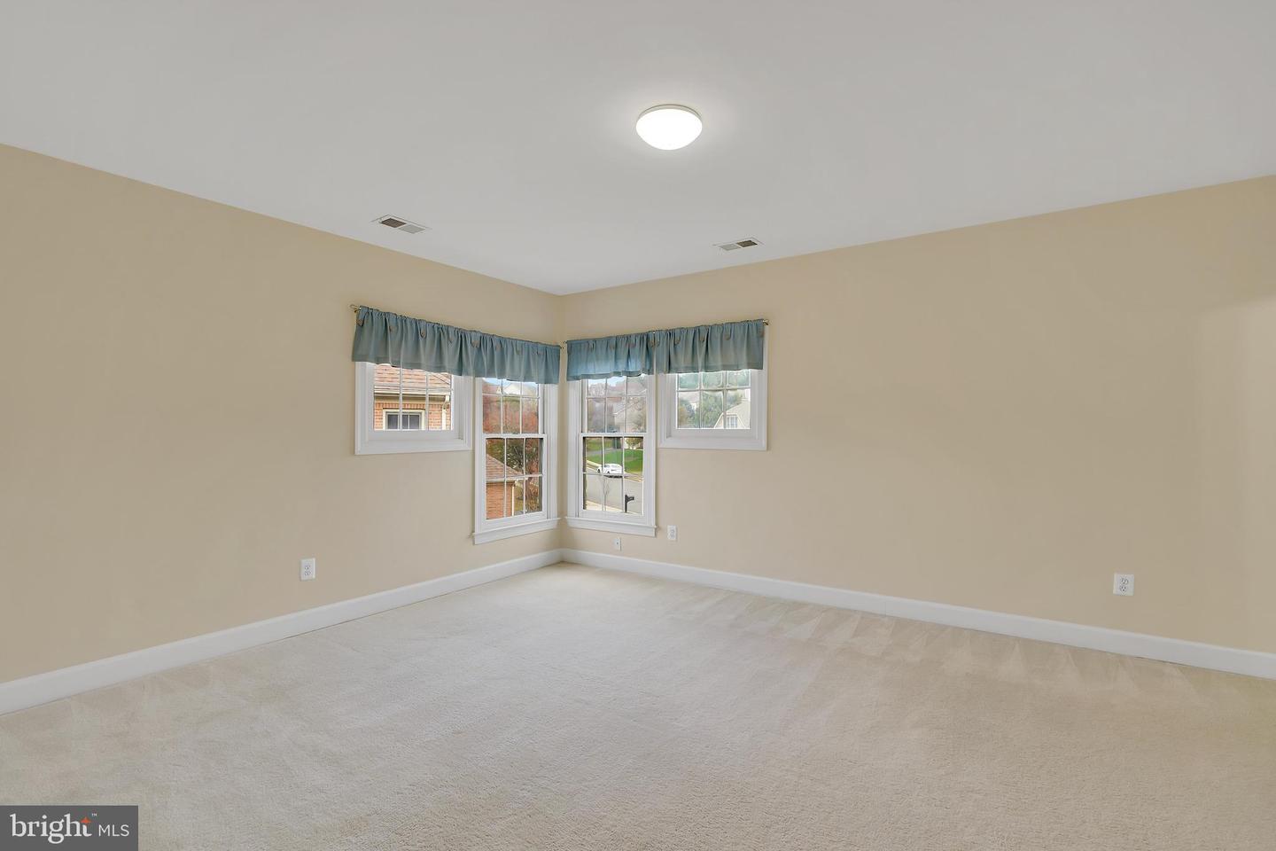 1450 CARRINGTON RIDGE LN, VIENNA, Virginia 22182, 5 Bedrooms Bedrooms, ,4 BathroomsBathrooms,Residential,For sale,1450 CARRINGTON RIDGE LN,VAFX2209928 MLS # VAFX2209928