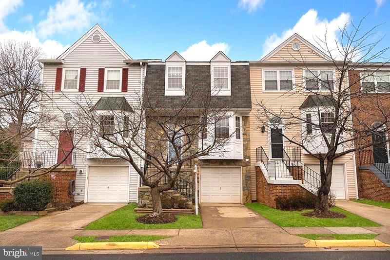 4273 SLEEPY LAKE DR, FAIRFAX, Virginia 22033, 3 Bedrooms Bedrooms, ,2 BathroomsBathrooms,Residential,For sale,4273 SLEEPY LAKE DR,VAFX2210780 MLS # VAFX2210780