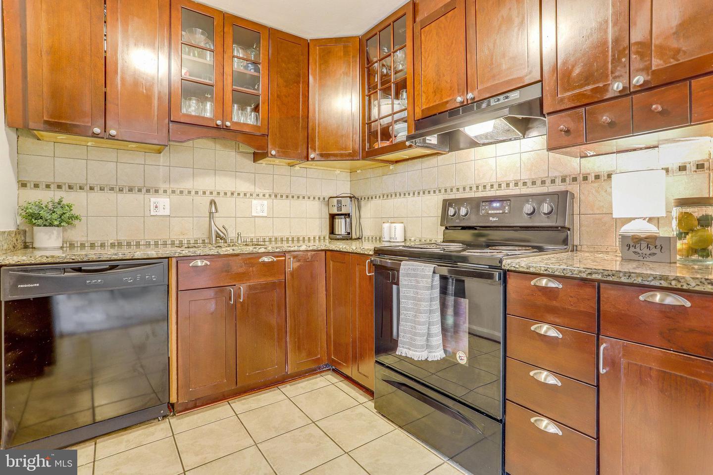 6151 EDSALL RD #M, ALEXANDRIA, Virginia 22304, 2 Bedrooms Bedrooms, ,1 BathroomBathrooms,Residential,For sale,6151 EDSALL RD #M,VAAX2039662 MLS # VAAX2039662