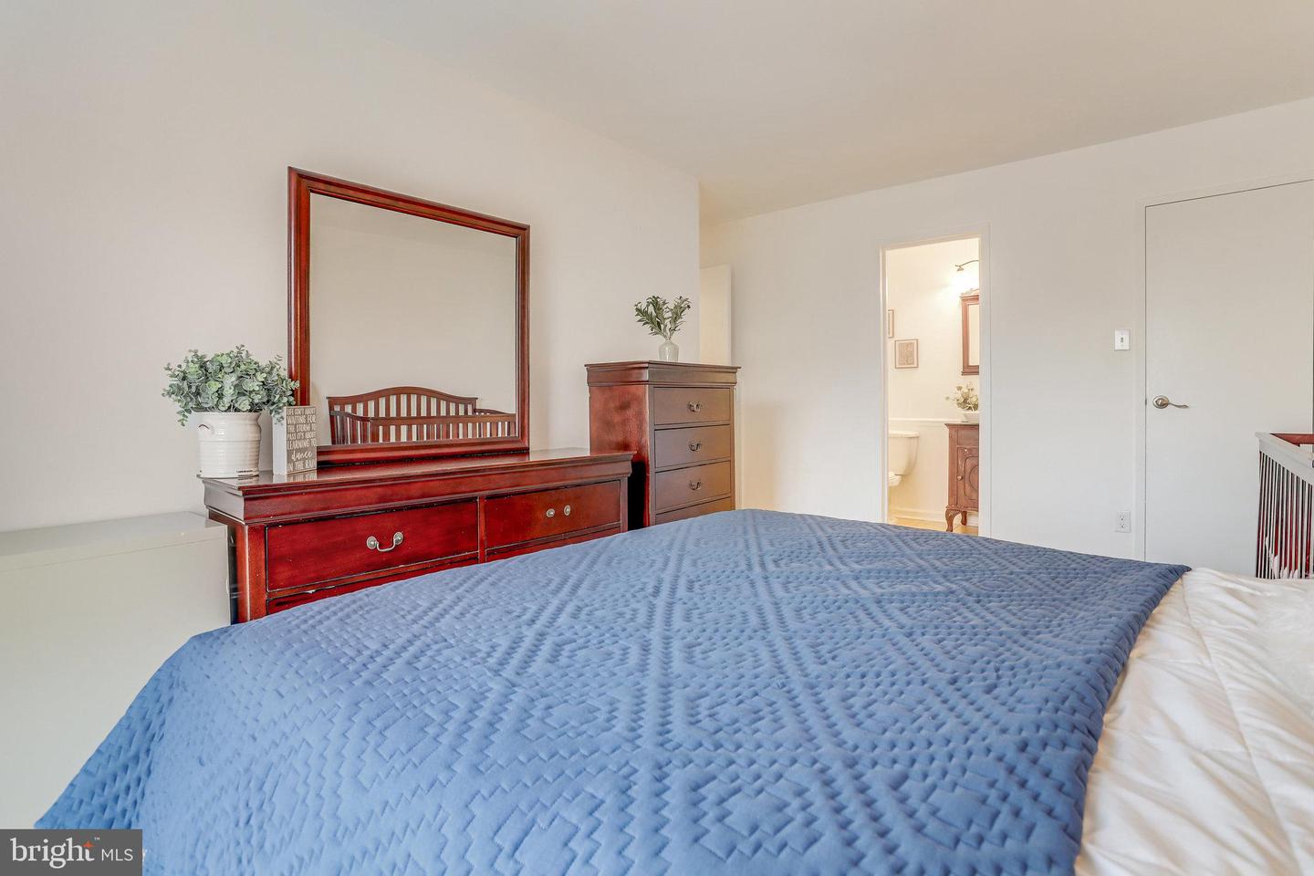 6151 EDSALL RD #M, ALEXANDRIA, Virginia 22304, 2 Bedrooms Bedrooms, ,1 BathroomBathrooms,Residential,For sale,6151 EDSALL RD #M,VAAX2039662 MLS # VAAX2039662