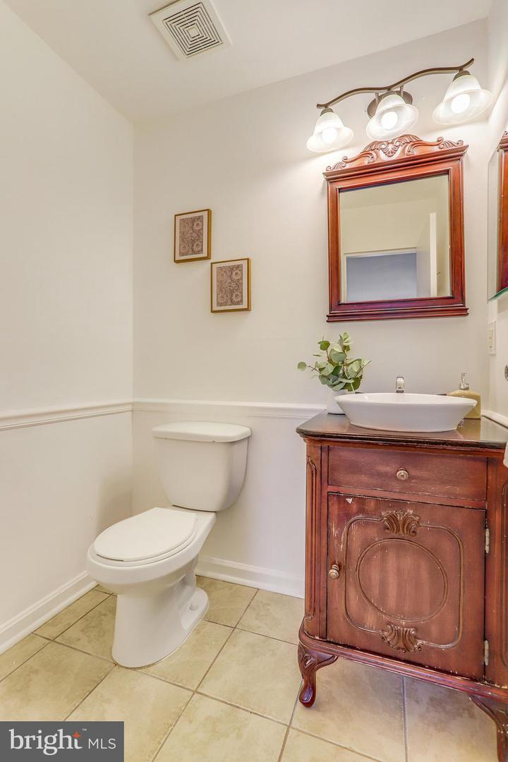 6151 EDSALL RD #M, ALEXANDRIA, Virginia 22304, 2 Bedrooms Bedrooms, ,1 BathroomBathrooms,Residential,For sale,6151 EDSALL RD #M,VAAX2039662 MLS # VAAX2039662