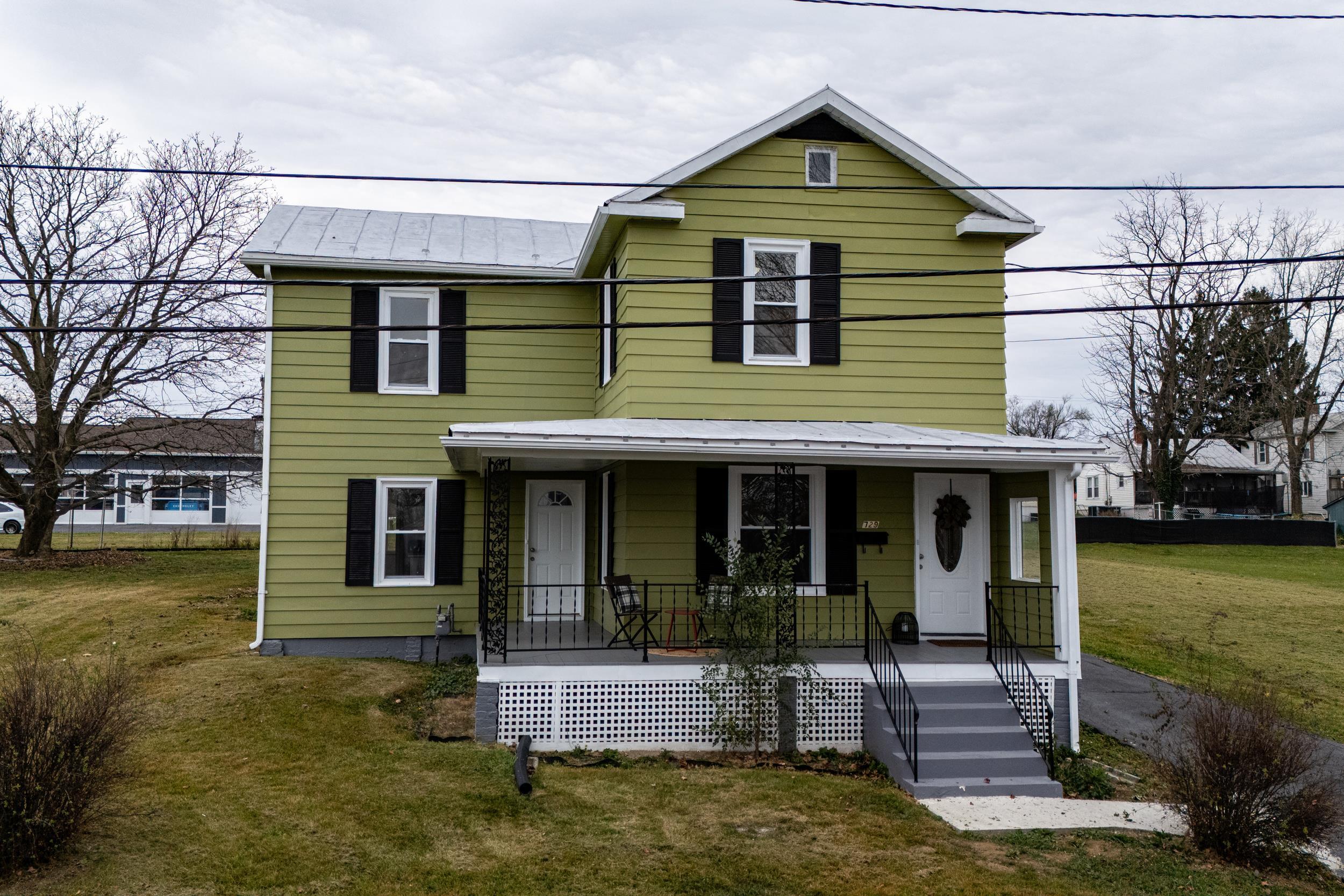 729 STUART ST, HARRISONBURG, Virginia 22802, 4 Bedrooms Bedrooms, ,2 BathroomsBathrooms,Residential,729 STUART ST,658976 MLS # 658976