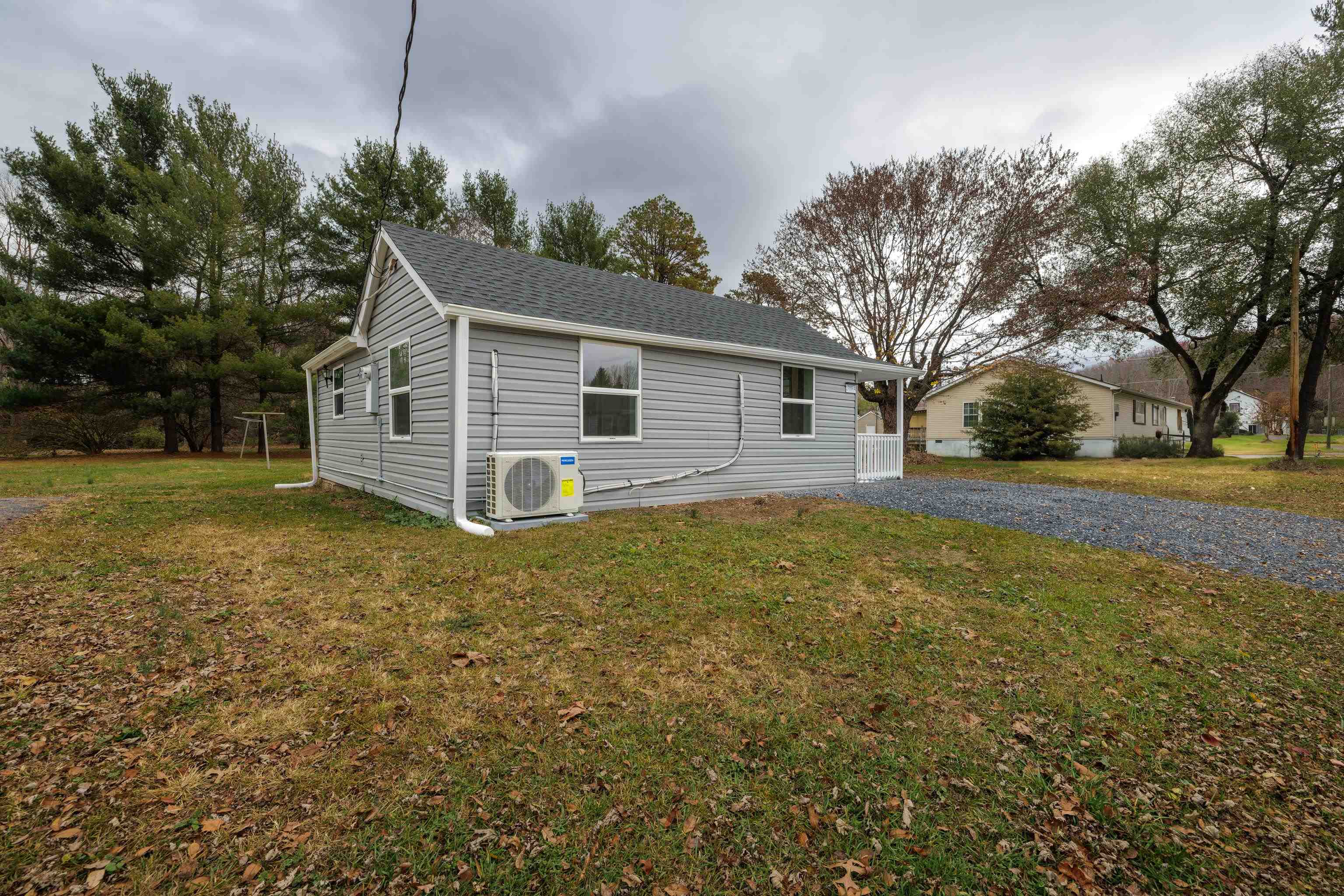 1709 A ST, WAYNESBORO, Virginia 22980, 2 Bedrooms Bedrooms, ,1 BathroomBathrooms,Residential,1709 A ST,658985 MLS # 658985