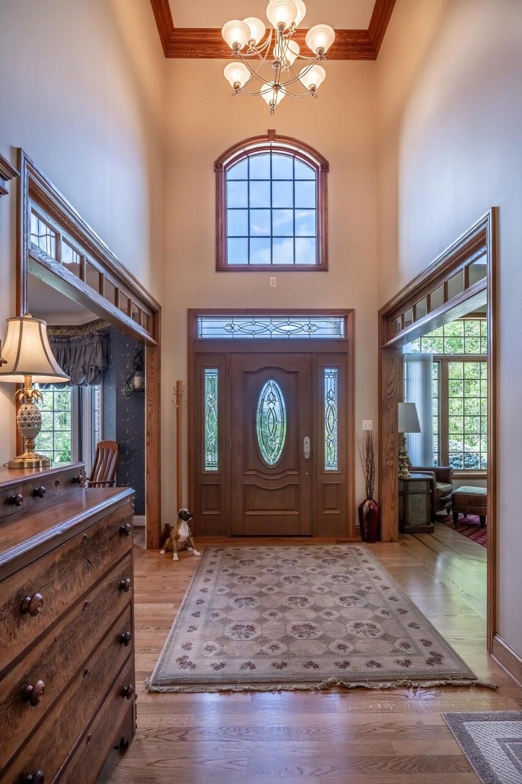 2-story entrance features an elegant chandelier.