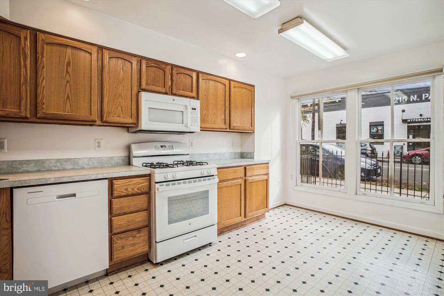 228 N PAYNE ST, ALEXANDRIA, Virginia 22314, 3 Bedrooms Bedrooms, ,2 BathroomsBathrooms,Residential,For sale,228 N PAYNE ST,VAAX2039742 MLS # VAAX2039742