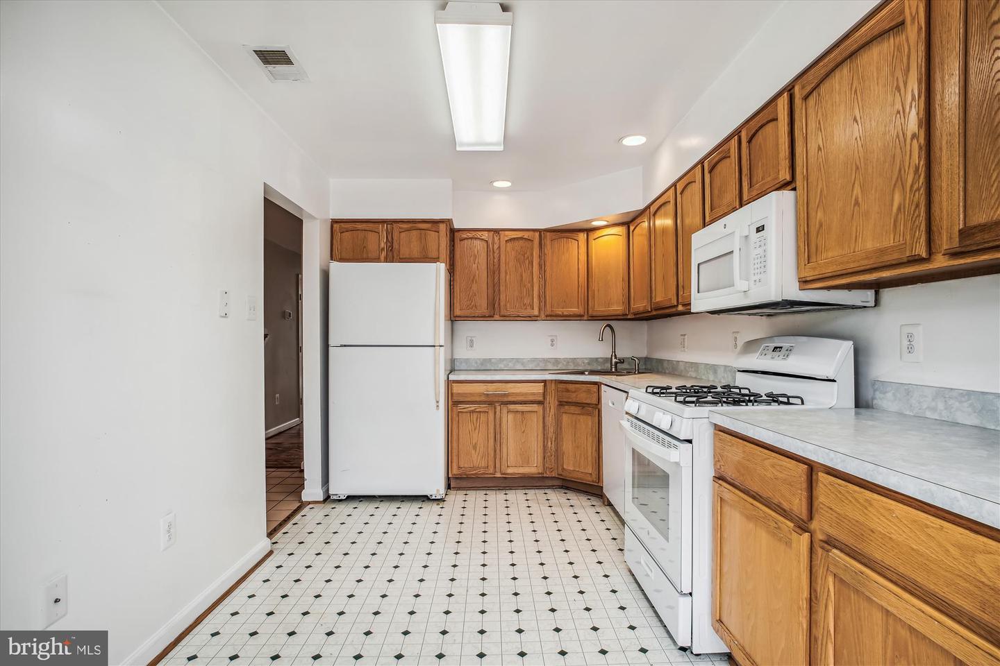 228 N PAYNE ST, ALEXANDRIA, Virginia 22314, 3 Bedrooms Bedrooms, ,2 BathroomsBathrooms,Residential,For sale,228 N PAYNE ST,VAAX2039742 MLS # VAAX2039742