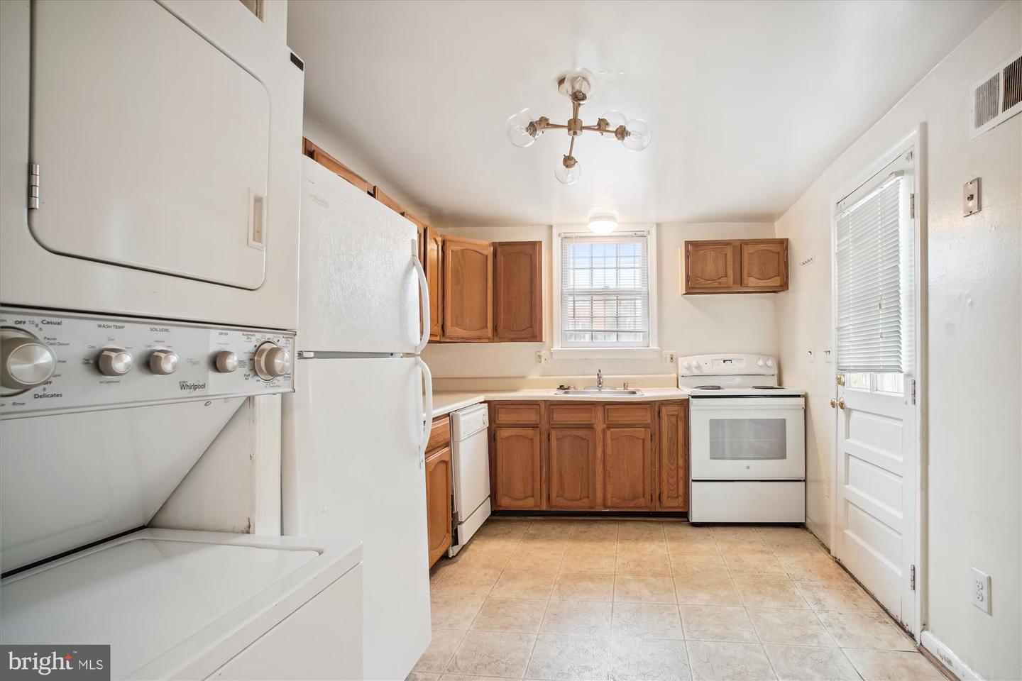 216 N PAYNE ST, ALEXANDRIA, Virginia 22314, 2 Bedrooms Bedrooms, ,1 BathroomBathrooms,Residential,For sale,216 N PAYNE ST,VAAX2039750 MLS # VAAX2039750