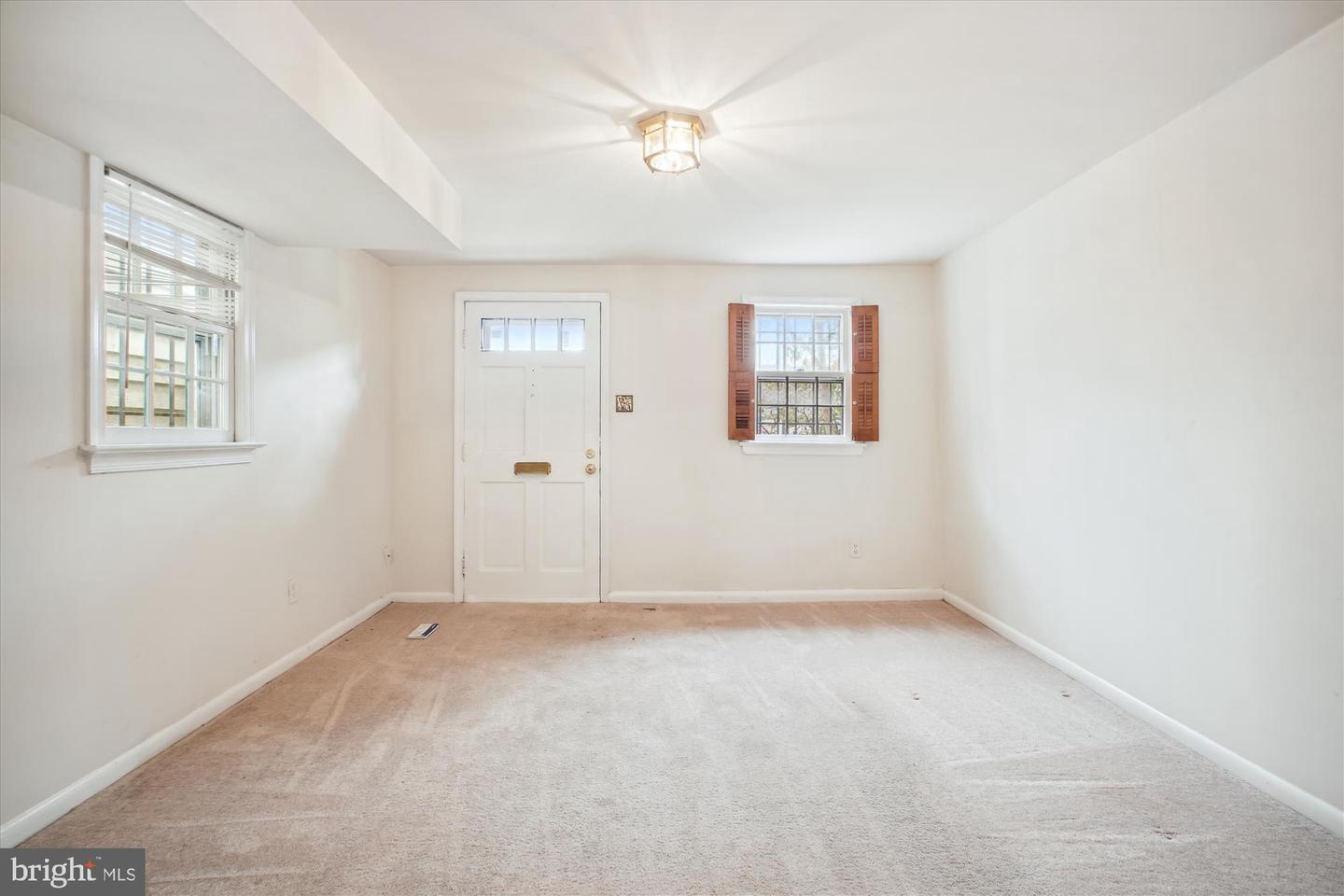 216 N PAYNE ST, ALEXANDRIA, Virginia 22314, 2 Bedrooms Bedrooms, ,1 BathroomBathrooms,Residential,For sale,216 N PAYNE ST,VAAX2039750 MLS # VAAX2039750