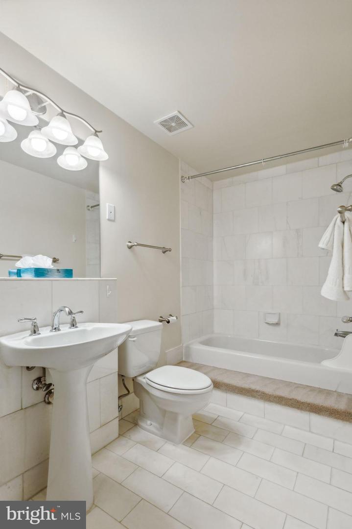 1211 S EADS ST #1211, ARLINGTON, Virginia 22202, 1 Bedroom Bedrooms, ,1 BathroomBathrooms,Residential,For sale,1211 S EADS ST #1211,VAAR2046506 MLS # VAAR2046506