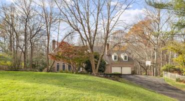 10697 OAKTON RIDGE CT, OAKTON, Virginia 22124, 5 Bedrooms Bedrooms, ,5 BathroomsBathrooms,Residential,For sale,10697 OAKTON RIDGE CT,VAFX2204952 MLS # VAFX2204952