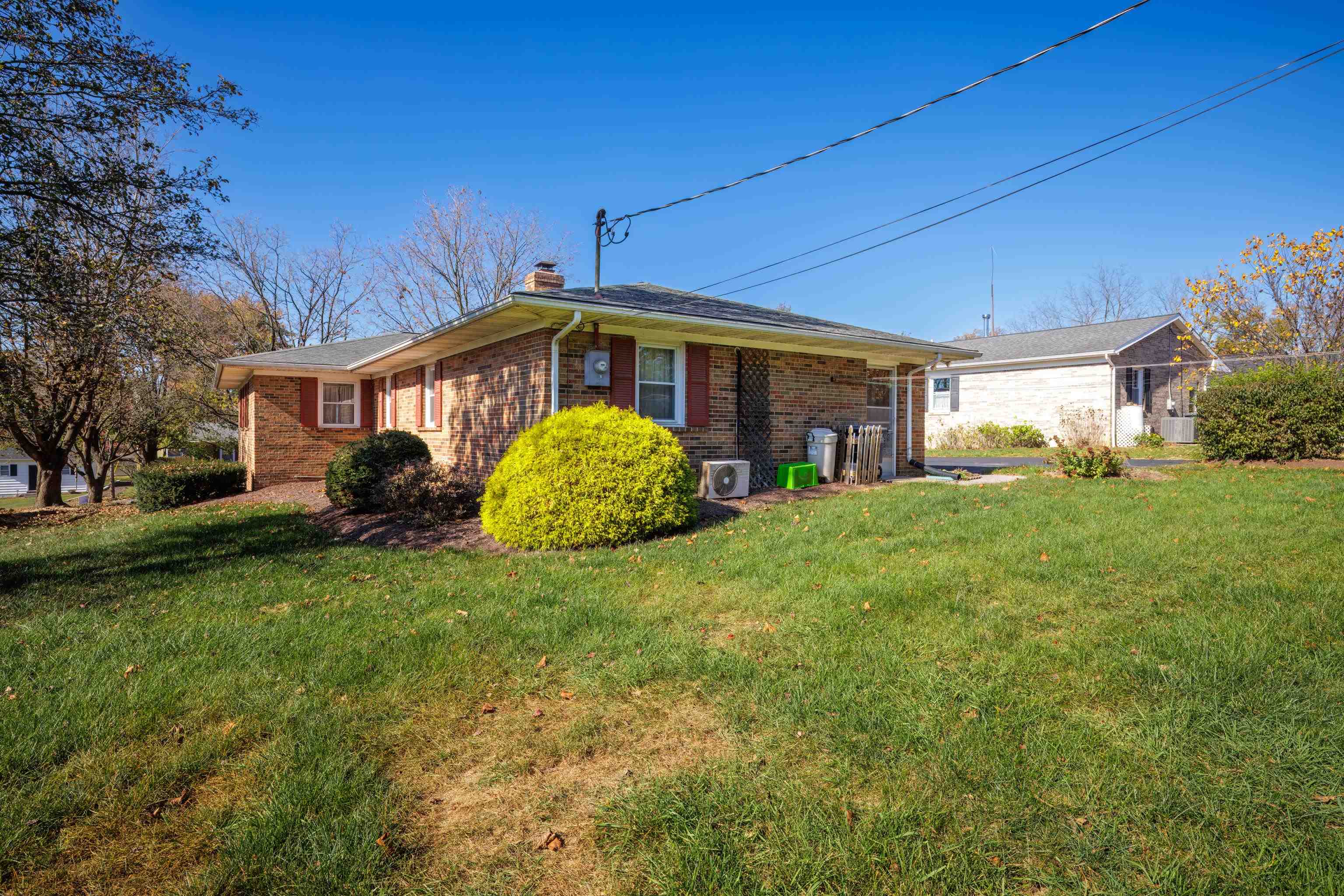 948 LEE AVE, HARRISONBURG, Virginia 22801, 3 Bedrooms Bedrooms, ,2 BathroomsBathrooms,Residential,948 LEE AVE,658401 MLS # 658401