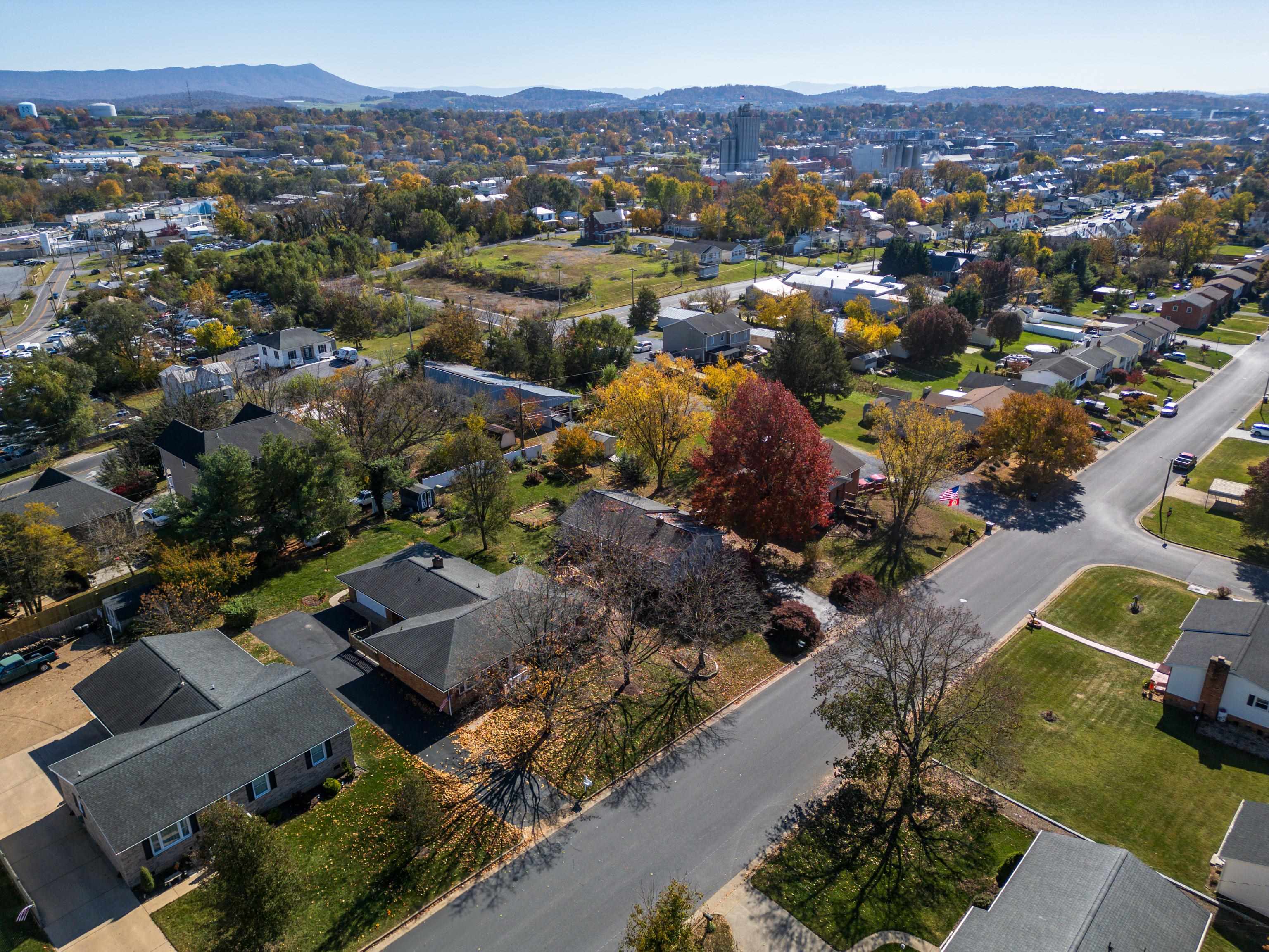 948 LEE AVE, HARRISONBURG, Virginia 22801, 3 Bedrooms Bedrooms, ,2 BathroomsBathrooms,Residential,948 LEE AVE,658401 MLS # 658401